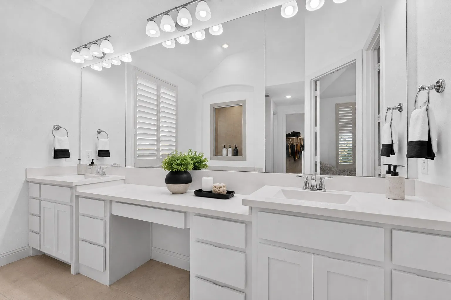 Single Family Residence For Sale in Tarrant County , 7541 Pondview Lane, Fort Worth, Texas 76123, 4 Bedroom, 3 Bathroom, Garage spaces, 2,927 Sqft, built in 2018, mls#21358434, Real Estate Agent in Fort Worth, Homes For Sale in Tarrant county, Homes For Sale in Fort Worth, Realtor in Fort Worth Texas, Real Estate Brokerage Independent Realty Texas, Luminita Cordes Realtor