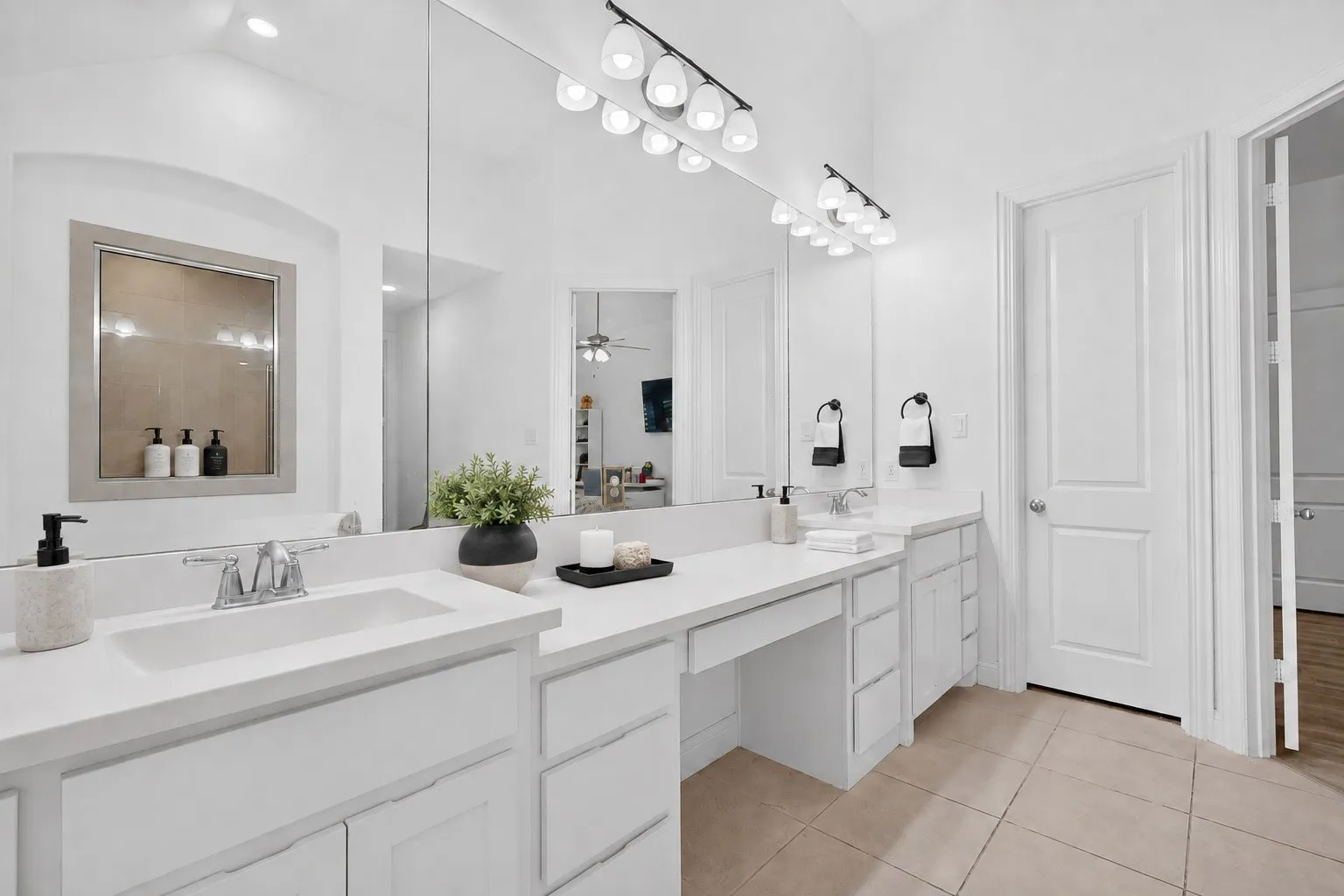 Single Family Residence For Sale in Tarrant County , 7541 Pondview Lane, Fort Worth, Texas 76123, 4 Bedroom, 3 Bathroom, Garage spaces, 2,927 Sqft, built in 2018, mls#21358434, Real Estate Agent in Fort Worth, Homes For Sale in Tarrant county, Homes For Sale in Fort Worth, Realtor in Fort Worth Texas, Real Estate Brokerage Independent Realty Texas, Luminita Cordes Realtor