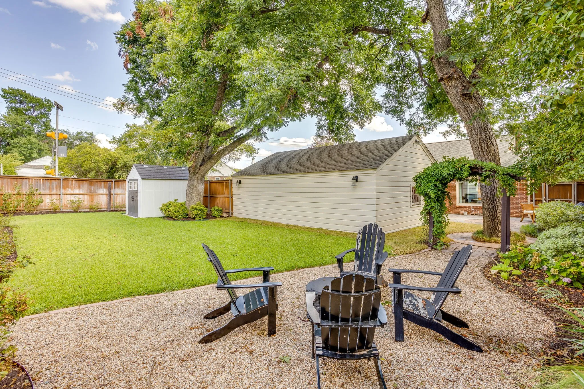 Single Family Residence For Sale in Tarrant County , 4200 Birchman Avenue, Fort Worth, Texas 76107, 3 Bedroom, 2 Bathroom, 2 Garage spaces, 1,572 Sqft, built in 1940, mls#21356788, Real Estate Agent in Fort Worth, Homes For Sale in Tarrant county, Homes For Sale in Fort Worth, Realtor in Fort Worth Texas, Real Estate Brokerage Independent Realty Texas, Luminita Cordes Realtor
