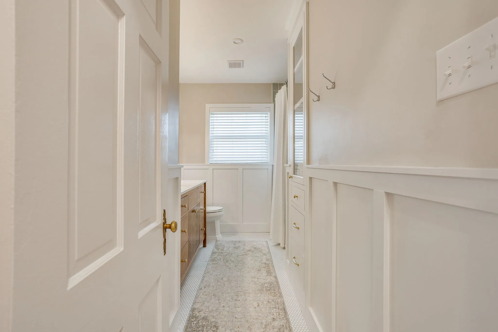 Single Family Residence For Sale in Tarrant County , 4200 Birchman Avenue, Fort Worth, Texas 76107, 3 Bedroom, 2 Bathroom, 2 Garage spaces, 1,572 Sqft, built in 1940, mls#21356788, Real Estate Agent in Fort Worth, Homes For Sale in Tarrant county, Homes For Sale in Fort Worth, Realtor in Fort Worth Texas, Real Estate Brokerage Independent Realty Texas, Luminita Cordes Realtor