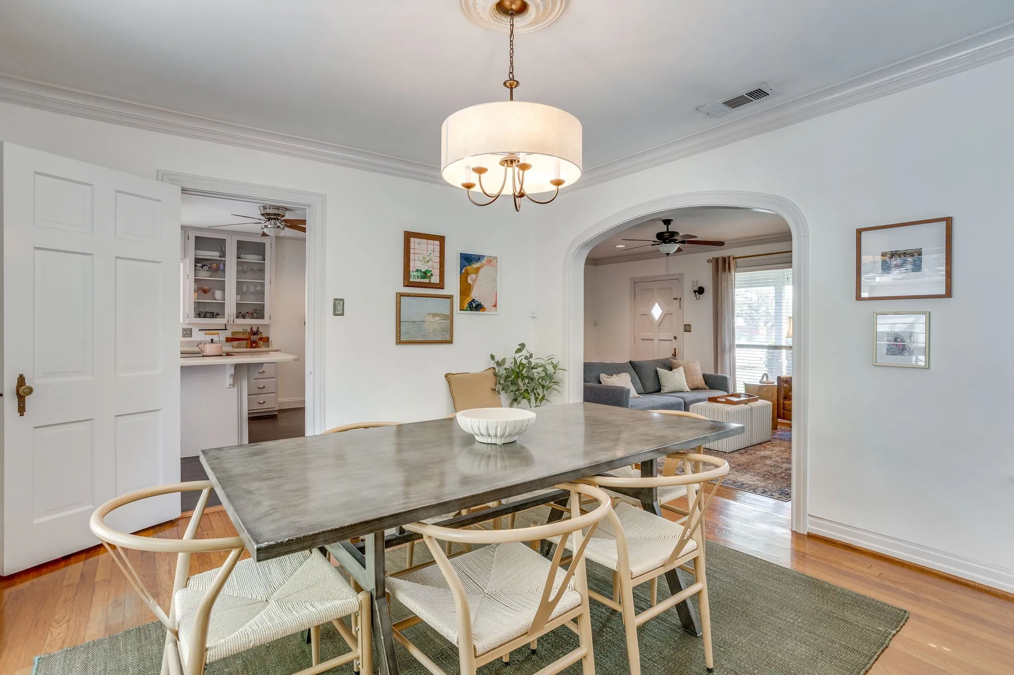 Single Family Residence For Sale in Tarrant County , 4200 Birchman Avenue, Fort Worth, Texas 76107, 3 Bedroom, 2 Bathroom, 2 Garage spaces, 1,572 Sqft, built in 1940, mls#21356788, Real Estate Agent in Fort Worth, Homes For Sale in Tarrant county, Homes For Sale in Fort Worth, Realtor in Fort Worth Texas, Real Estate Brokerage Independent Realty Texas, Luminita Cordes Realtor