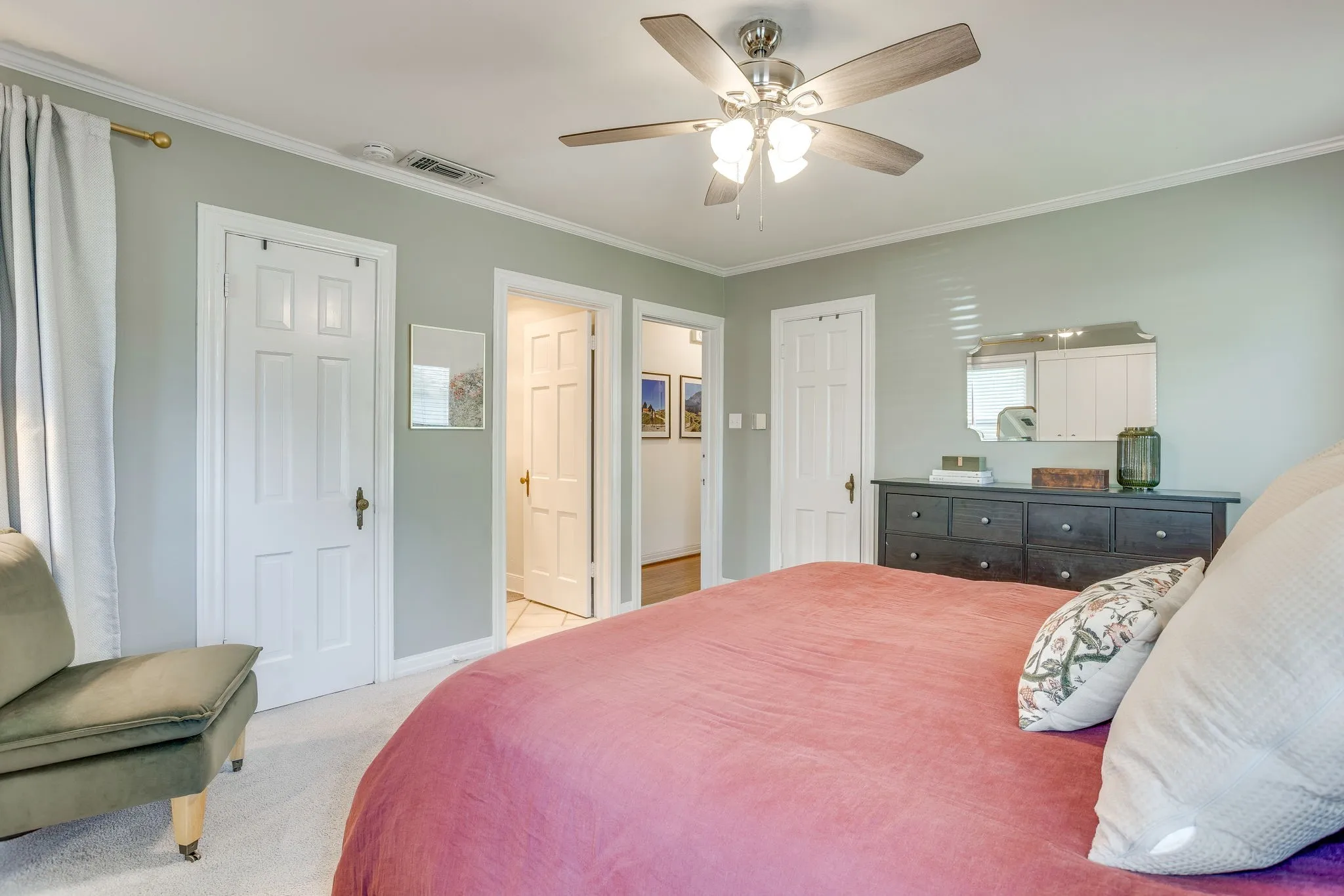 Single Family Residence For Sale in Tarrant County , 4200 Birchman Avenue, Fort Worth, Texas 76107, 3 Bedroom, 2 Bathroom, 2 Garage spaces, 1,572 Sqft, built in 1940, mls#21356788, Real Estate Agent in Fort Worth, Homes For Sale in Tarrant county, Homes For Sale in Fort Worth, Realtor in Fort Worth Texas, Real Estate Brokerage Independent Realty Texas, Luminita Cordes Realtor