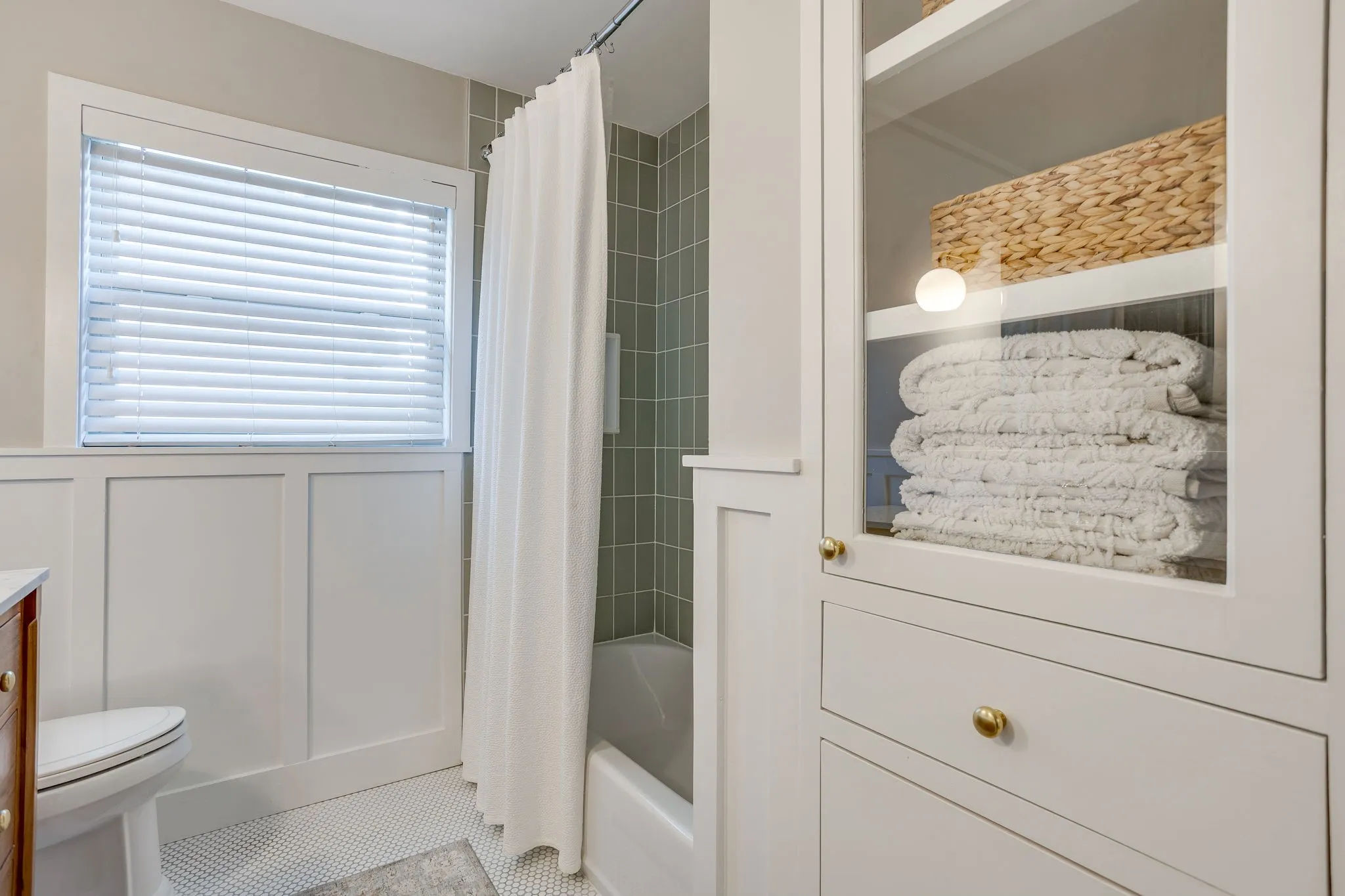 Single Family Residence For Sale in Tarrant County , 4200 Birchman Avenue, Fort Worth, Texas 76107, 3 Bedroom, 2 Bathroom, 2 Garage spaces, 1,572 Sqft, built in 1940, mls#21356788, Real Estate Agent in Fort Worth, Homes For Sale in Tarrant county, Homes For Sale in Fort Worth, Realtor in Fort Worth Texas, Real Estate Brokerage Independent Realty Texas, Luminita Cordes Realtor