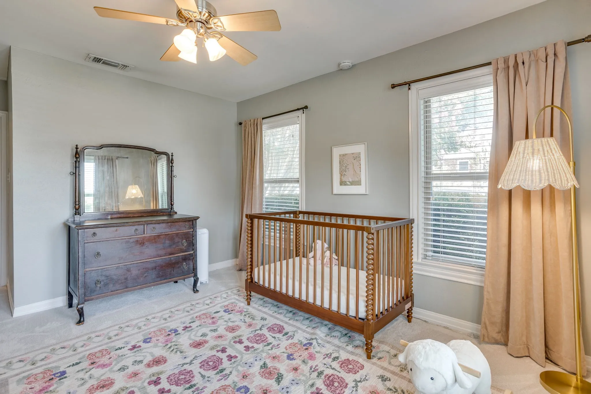 Single Family Residence For Sale in Tarrant County , 4200 Birchman Avenue, Fort Worth, Texas 76107, 3 Bedroom, 2 Bathroom, 2 Garage spaces, 1,572 Sqft, built in 1940, mls#21356788, Real Estate Agent in Fort Worth, Homes For Sale in Tarrant county, Homes For Sale in Fort Worth, Realtor in Fort Worth Texas, Real Estate Brokerage Independent Realty Texas, Luminita Cordes Realtor