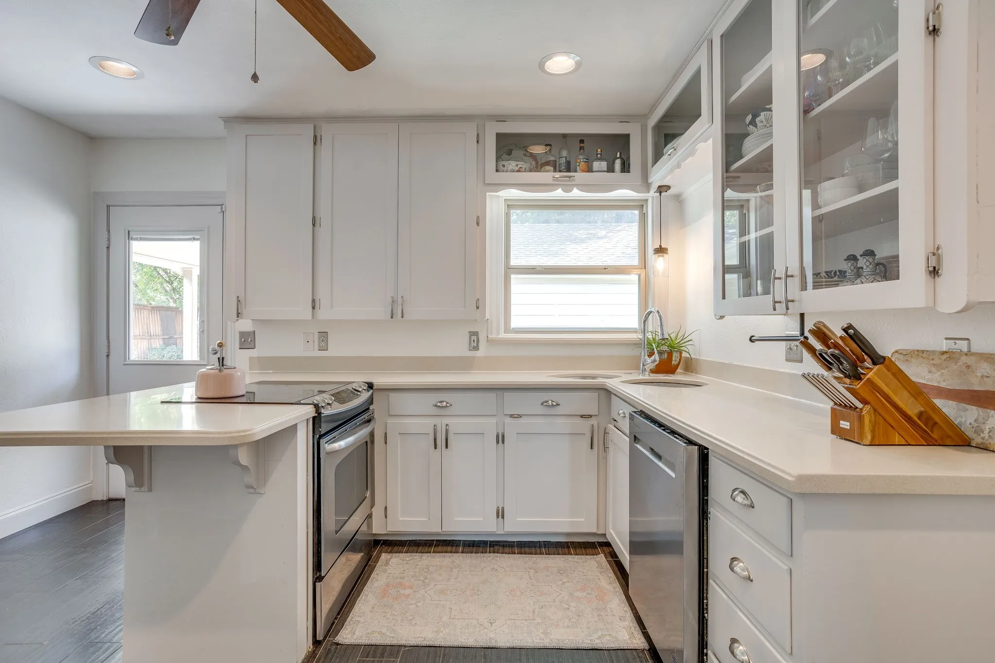 Single Family Residence For Sale in Tarrant County , 4200 Birchman Avenue, Fort Worth, Texas 76107, 3 Bedroom, 2 Bathroom, 2 Garage spaces, 1,572 Sqft, built in 1940, mls#21356788, Real Estate Agent in Fort Worth, Homes For Sale in Tarrant county, Homes For Sale in Fort Worth, Realtor in Fort Worth Texas, Real Estate Brokerage Independent Realty Texas, Luminita Cordes Realtor