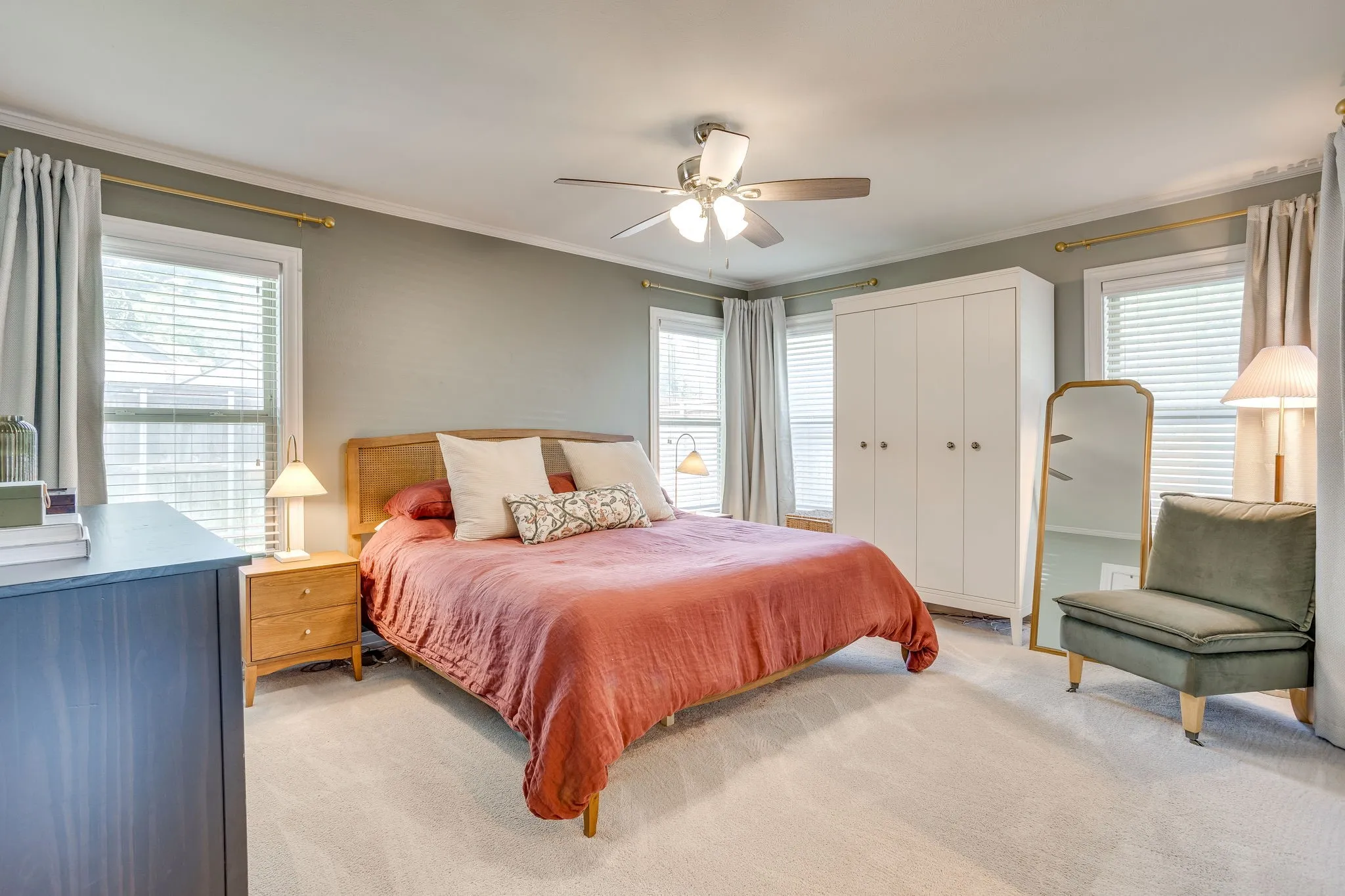 Single Family Residence For Sale in Tarrant County , 4200 Birchman Avenue, Fort Worth, Texas 76107, 3 Bedroom, 2 Bathroom, 2 Garage spaces, 1,572 Sqft, built in 1940, mls#21356788, Real Estate Agent in Fort Worth, Homes For Sale in Tarrant county, Homes For Sale in Fort Worth, Realtor in Fort Worth Texas, Real Estate Brokerage Independent Realty Texas, Luminita Cordes Realtor
