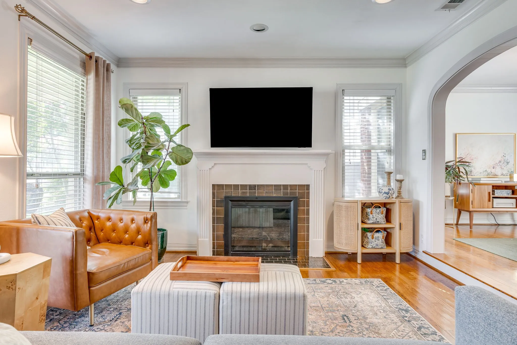 Single Family Residence For Sale in Tarrant County , 4200 Birchman Avenue, Fort Worth, Texas 76107, 3 Bedroom, 2 Bathroom, 2 Garage spaces, 1,572 Sqft, built in 1940, mls#21356788, Real Estate Agent in Fort Worth, Homes For Sale in Tarrant county, Homes For Sale in Fort Worth, Realtor in Fort Worth Texas, Real Estate Brokerage Independent Realty Texas, Luminita Cordes Realtor