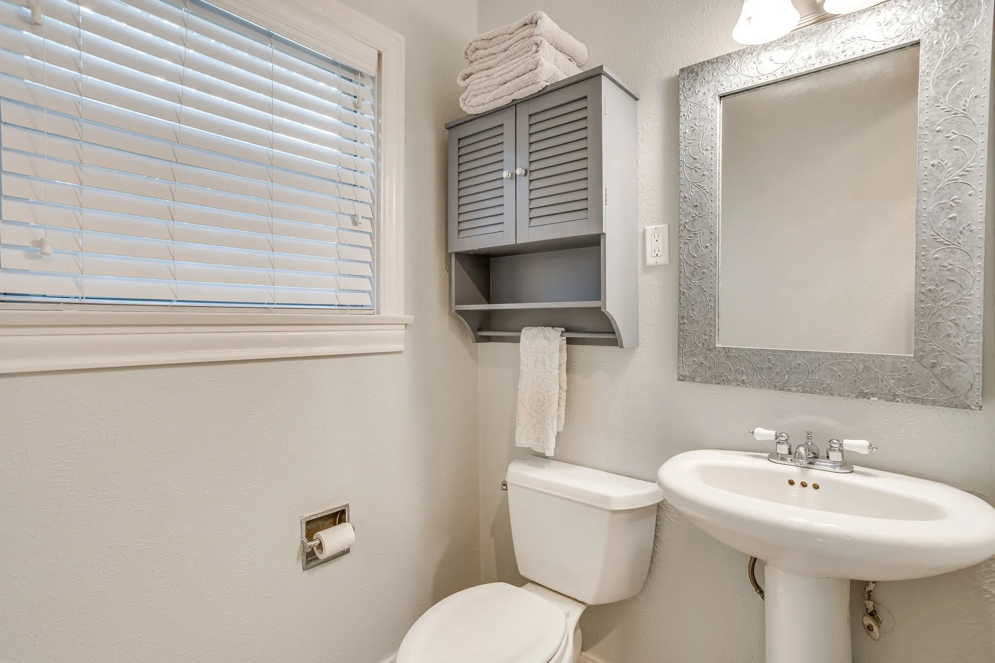 Single Family Residence For Sale in Tarrant County , 4200 Birchman Avenue, Fort Worth, Texas 76107, 3 Bedroom, 2 Bathroom, 2 Garage spaces, 1,572 Sqft, built in 1940, mls#21356788, Real Estate Agent in Fort Worth, Homes For Sale in Tarrant county, Homes For Sale in Fort Worth, Realtor in Fort Worth Texas, Real Estate Brokerage Independent Realty Texas, Luminita Cordes Realtor