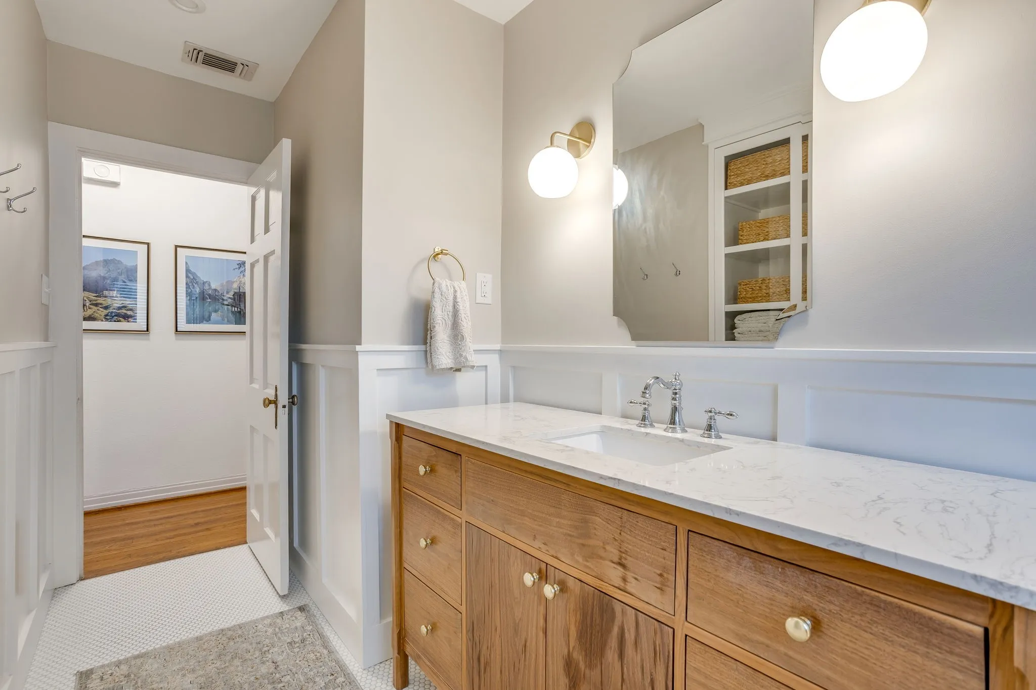 Single Family Residence For Sale in Tarrant County , 4200 Birchman Avenue, Fort Worth, Texas 76107, 3 Bedroom, 2 Bathroom, 2 Garage spaces, 1,572 Sqft, built in 1940, mls#21356788, Real Estate Agent in Fort Worth, Homes For Sale in Tarrant county, Homes For Sale in Fort Worth, Realtor in Fort Worth Texas, Real Estate Brokerage Independent Realty Texas, Luminita Cordes Realtor