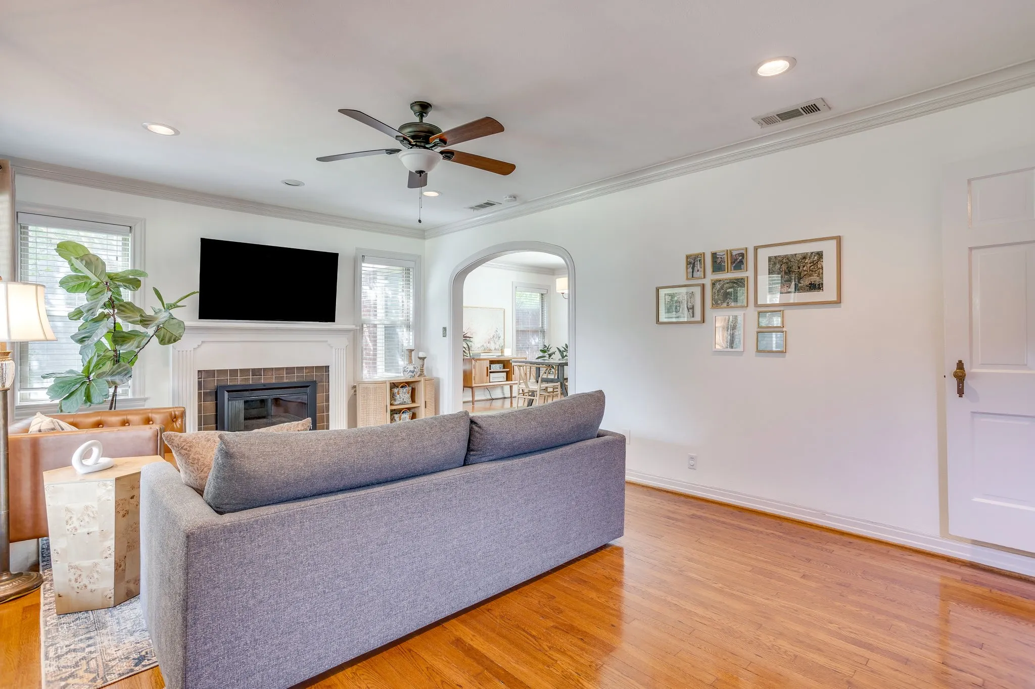 Single Family Residence For Sale in Tarrant County , 4200 Birchman Avenue, Fort Worth, Texas 76107, 3 Bedroom, 2 Bathroom, 2 Garage spaces, 1,572 Sqft, built in 1940, mls#21356788, Real Estate Agent in Fort Worth, Homes For Sale in Tarrant county, Homes For Sale in Fort Worth, Realtor in Fort Worth Texas, Real Estate Brokerage Independent Realty Texas, Luminita Cordes Realtor