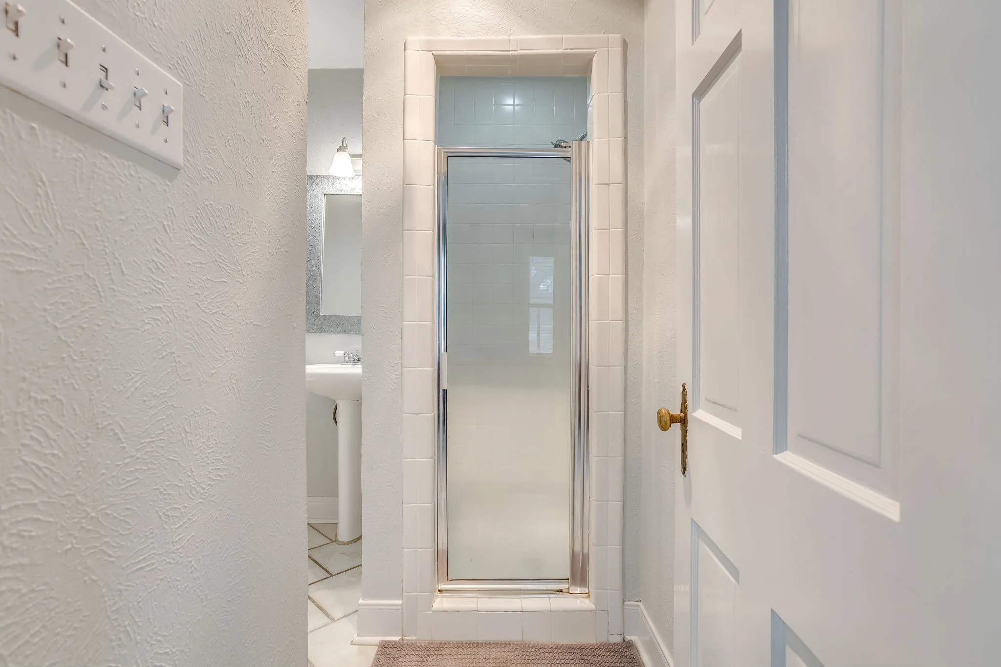 Single Family Residence For Sale in Tarrant County , 4200 Birchman Avenue, Fort Worth, Texas 76107, 3 Bedroom, 2 Bathroom, 2 Garage spaces, 1,572 Sqft, built in 1940, mls#21356788, Real Estate Agent in Fort Worth, Homes For Sale in Tarrant county, Homes For Sale in Fort Worth, Realtor in Fort Worth Texas, Real Estate Brokerage Independent Realty Texas, Luminita Cordes Realtor