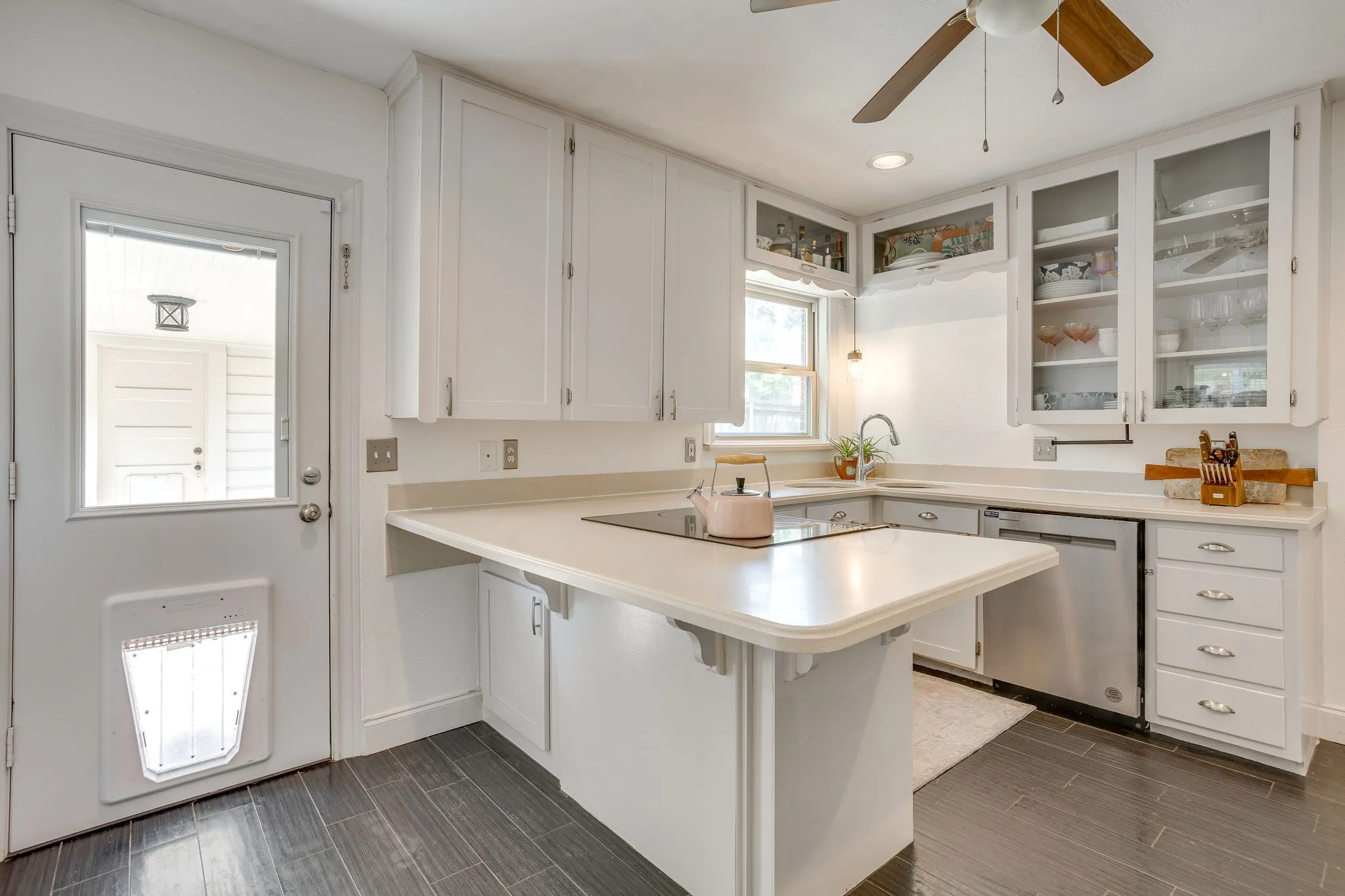 Single Family Residence For Sale in Tarrant County , 4200 Birchman Avenue, Fort Worth, Texas 76107, 3 Bedroom, 2 Bathroom, 2 Garage spaces, 1,572 Sqft, built in 1940, mls#21356788, Real Estate Agent in Fort Worth, Homes For Sale in Tarrant county, Homes For Sale in Fort Worth, Realtor in Fort Worth Texas, Real Estate Brokerage Independent Realty Texas, Luminita Cordes Realtor