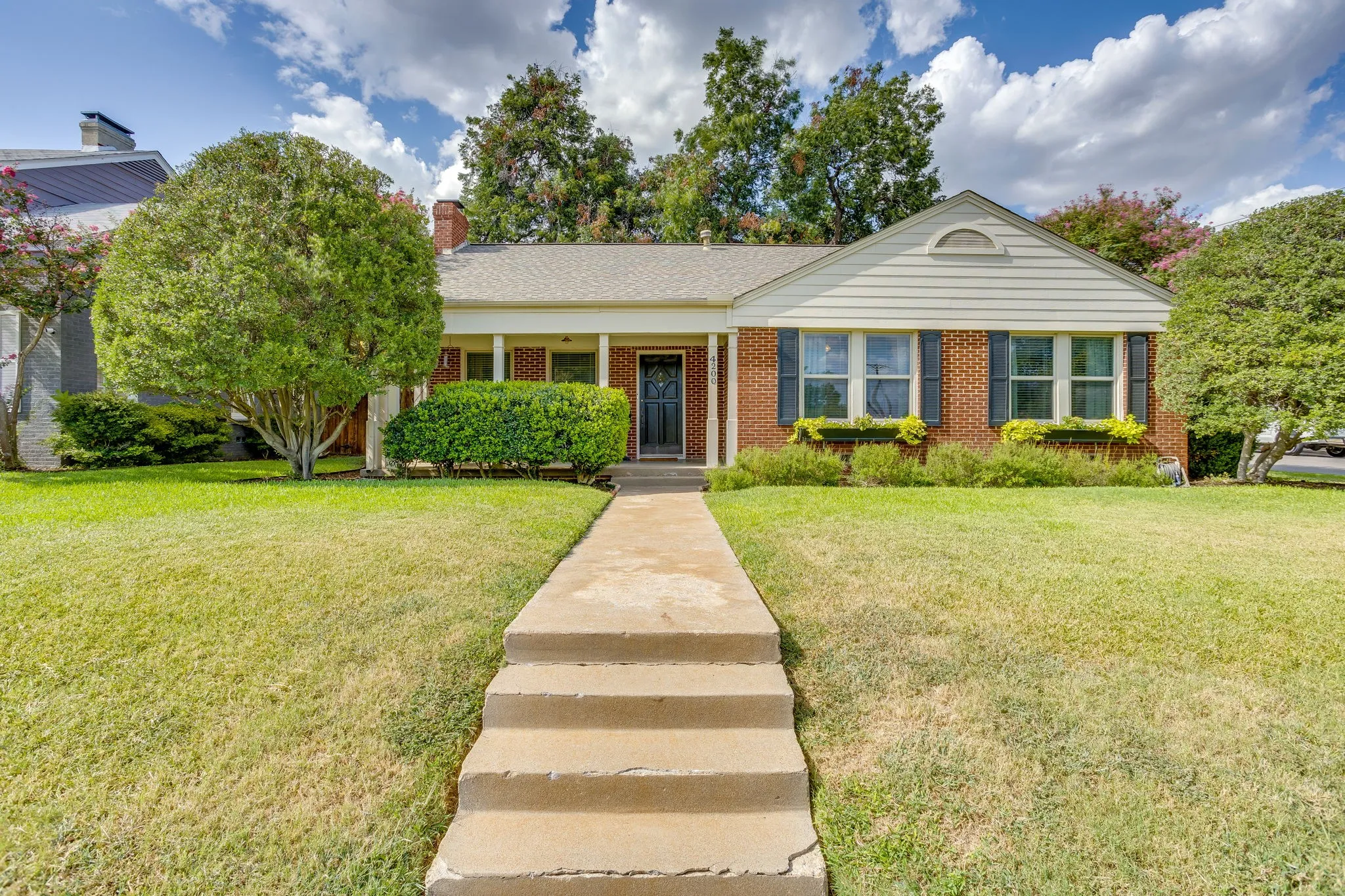 Single Family Residence For Sale in Tarrant County , 4200 Birchman Avenue, Fort Worth, Texas 76107, 3 Bedroom, 2 Bathroom, 2 Garage spaces, 1,572 Sqft, built in 1940, mls#21356788, Real Estate Agent in Fort Worth, Homes For Sale in Tarrant county, Homes For Sale in Fort Worth, Realtor in Fort Worth Texas, Real Estate Brokerage Independent Realty Texas, Luminita Cordes Realtor