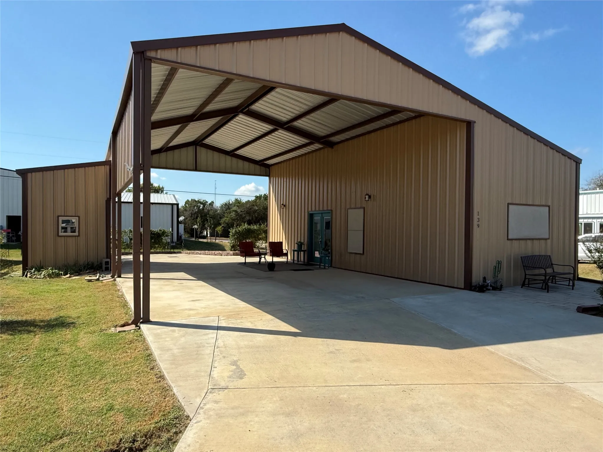 Single Family Residence For Sale in Hill County , 139 Yellowstone Drive, Whitney, Texas 76692, 1 Bedroom, 1 Bathroom, Garage spaces, 640 Sqft, built in 2022, Price $215,000, mls#21355057, Real Estate Agent in Whitney, Homes For Sale in Hill county, Homes For Sale in Whitney, Realtor in Whitney Texas, Real Estate Brokerage Independent Realty Texas, Luminita Cordes Realtor