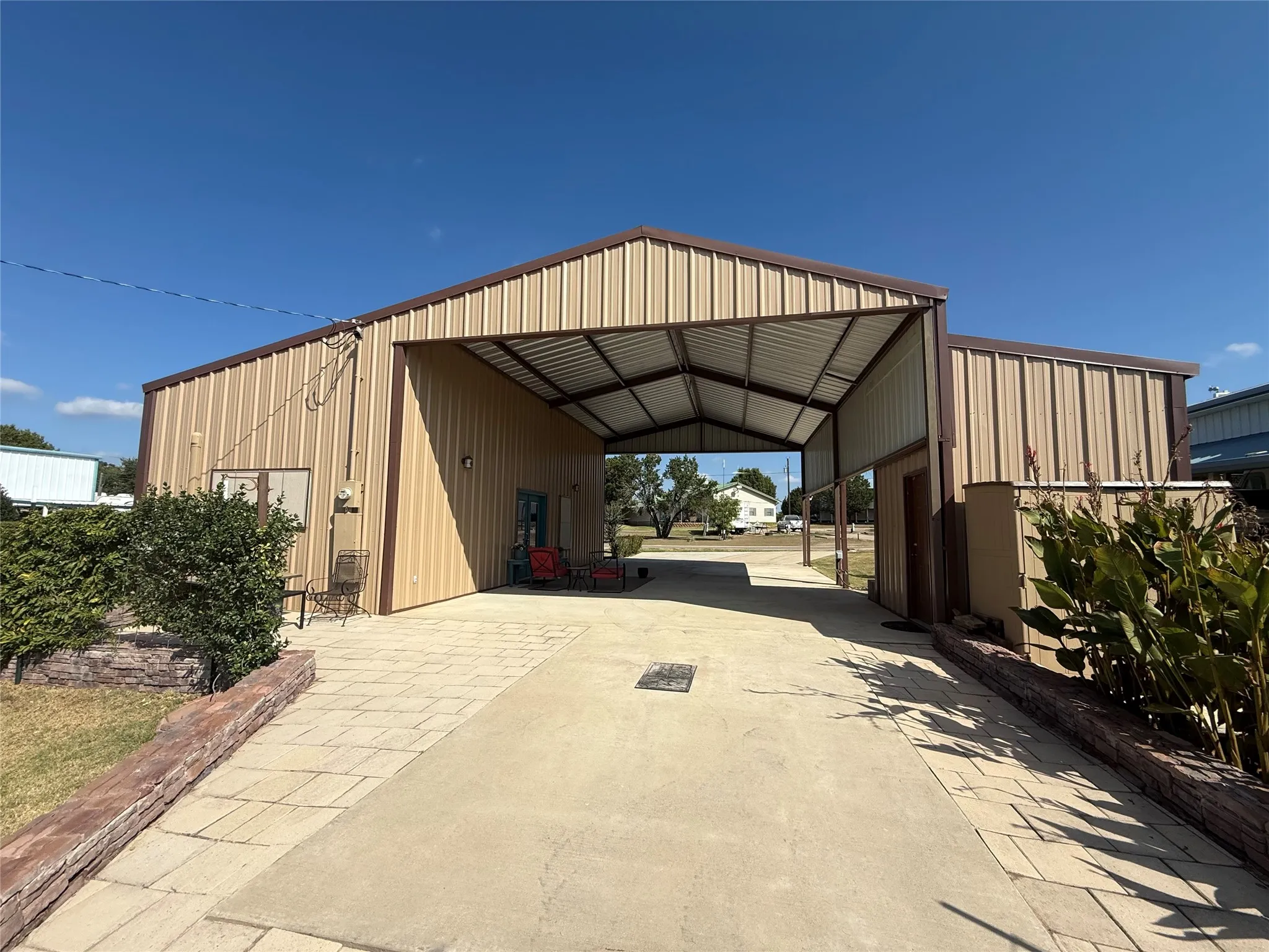 Single Family Residence For Sale in Hill County , 139 Yellowstone Drive, Whitney, Texas 76692, 1 Bedroom, 1 Bathroom, Garage spaces, 640 Sqft, built in 2022, Price $215,000, mls#21355057, Real Estate Agent in Whitney, Homes For Sale in Hill county, Homes For Sale in Whitney, Realtor in Whitney Texas, Real Estate Brokerage Independent Realty Texas, Luminita Cordes Realtor