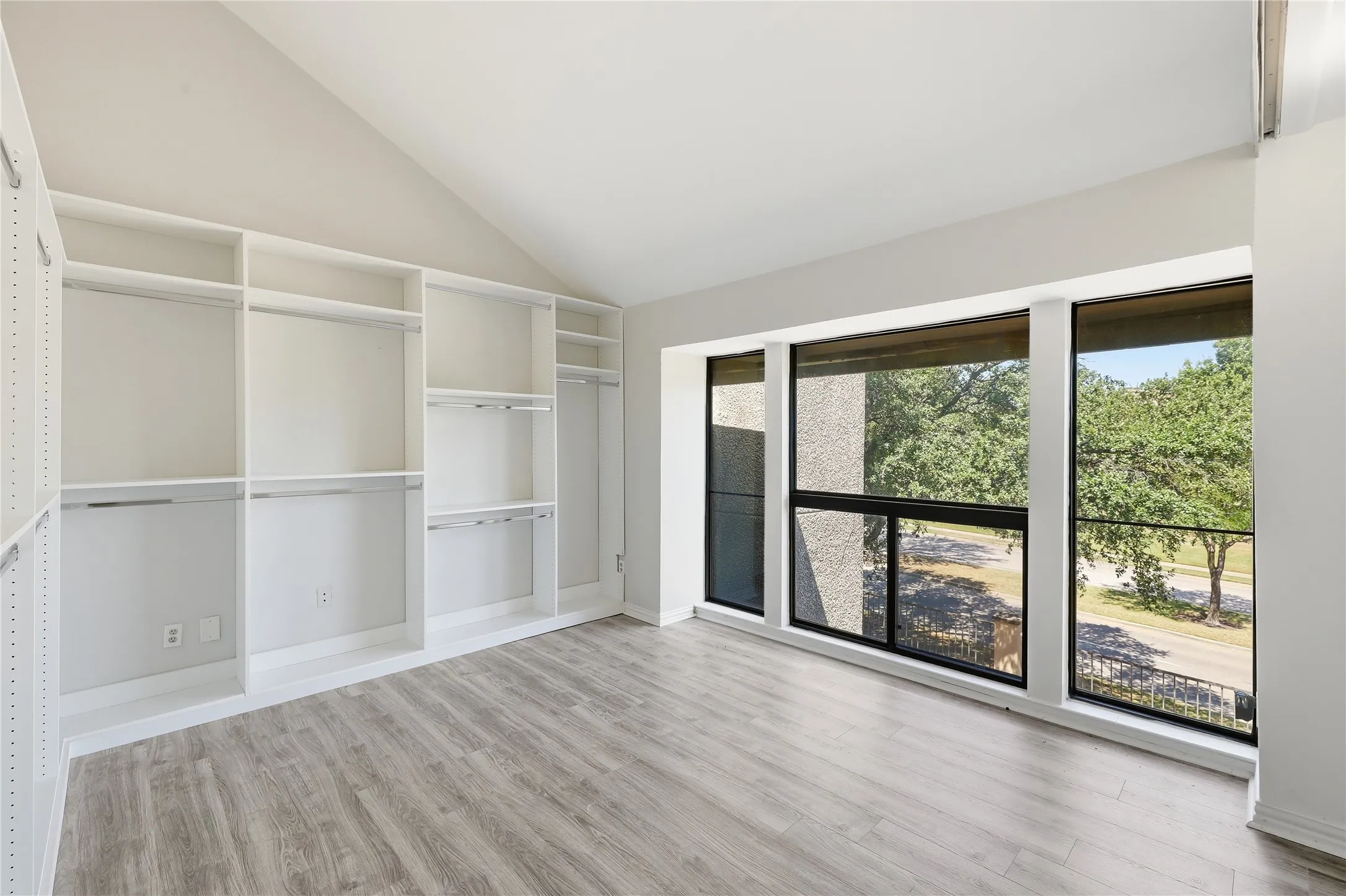 Condominium For Sale in Dallas County , 4551 N O CONNOR Road 1267, Irving, Texas 75062, 3 Bedroom, 3 Bathroom, 2 Garage spaces, 1,402 Sqft, built in 1975, mls#21356519, Real Estate Agent in Irving, Homes For Sale in Dallas county, Homes For Sale in Irving, Realtor in Irving Texas, Real Estate Brokerage Independent Realty Texas, Luminita Cordes Realtor