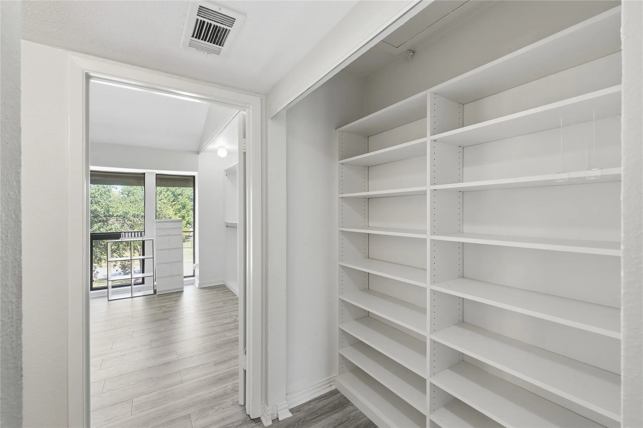 Condominium For Sale in Dallas County , 4551 N O CONNOR Road 1267, Irving, Texas 75062, 3 Bedroom, 3 Bathroom, 2 Garage spaces, 1,402 Sqft, built in 1975, mls#21356519, Real Estate Agent in Irving, Homes For Sale in Dallas county, Homes For Sale in Irving, Realtor in Irving Texas, Real Estate Brokerage Independent Realty Texas, Luminita Cordes Realtor
