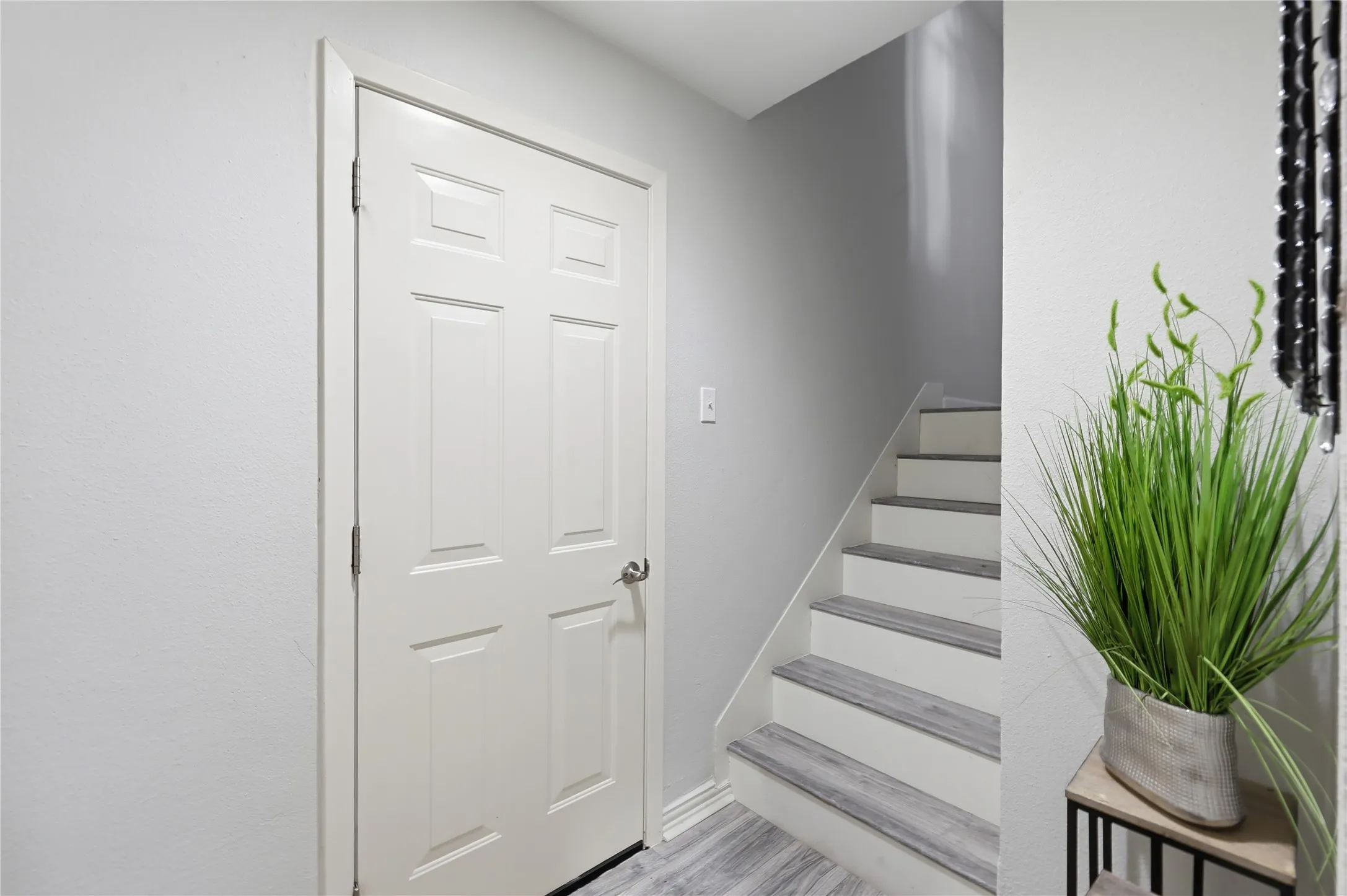 Condominium For Sale in Dallas County , 4551 N O CONNOR Road 1267, Irving, Texas 75062, 3 Bedroom, 3 Bathroom, 2 Garage spaces, 1,402 Sqft, built in 1975, mls#21356519, Real Estate Agent in Irving, Homes For Sale in Dallas county, Homes For Sale in Irving, Realtor in Irving Texas, Real Estate Brokerage Independent Realty Texas, Luminita Cordes Realtor