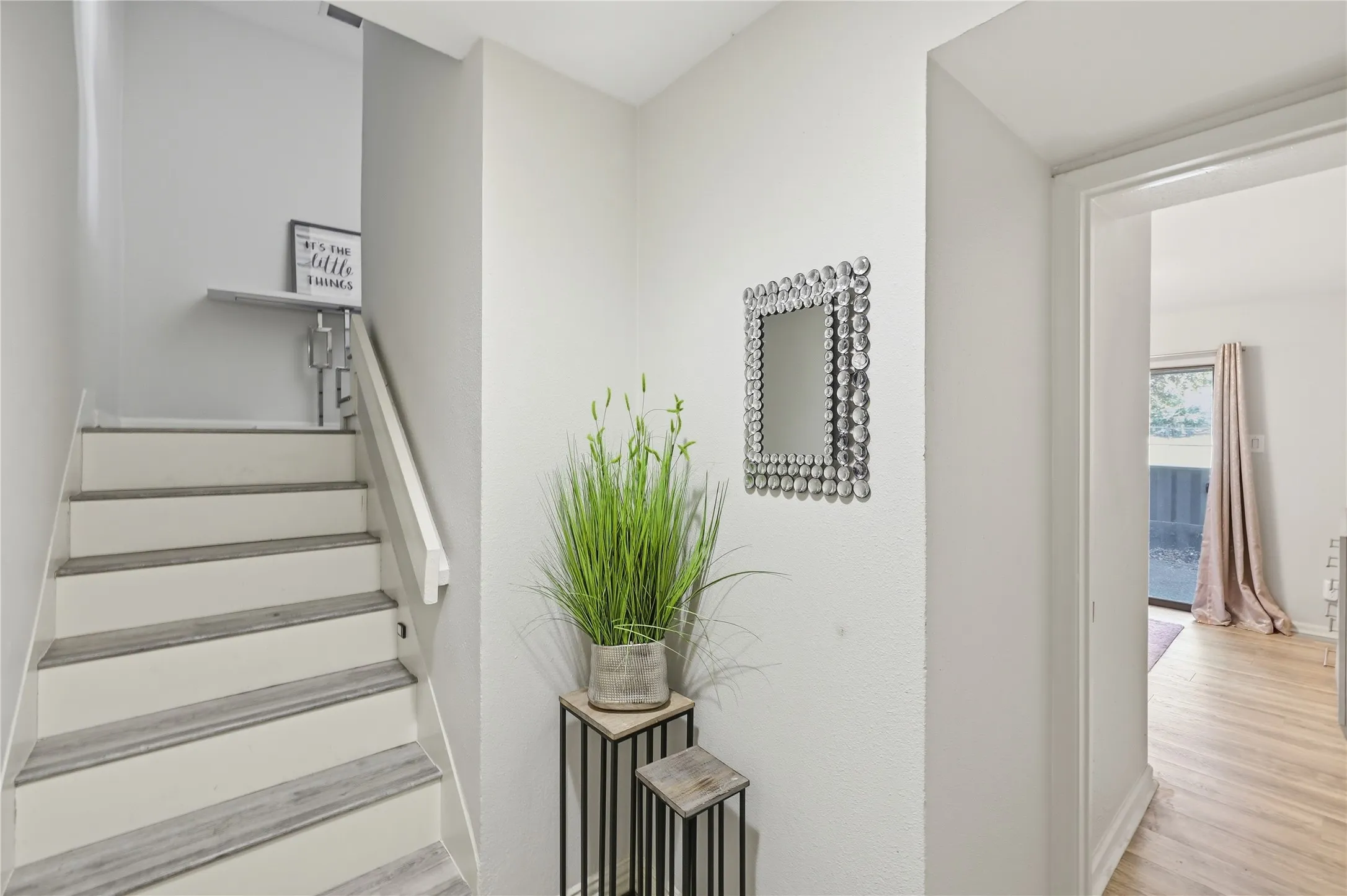 Condominium For Sale in Dallas County , 4551 N O CONNOR Road 1267, Irving, Texas 75062, 3 Bedroom, 3 Bathroom, 2 Garage spaces, 1,402 Sqft, built in 1975, mls#21356519, Real Estate Agent in Irving, Homes For Sale in Dallas county, Homes For Sale in Irving, Realtor in Irving Texas, Real Estate Brokerage Independent Realty Texas, Luminita Cordes Realtor