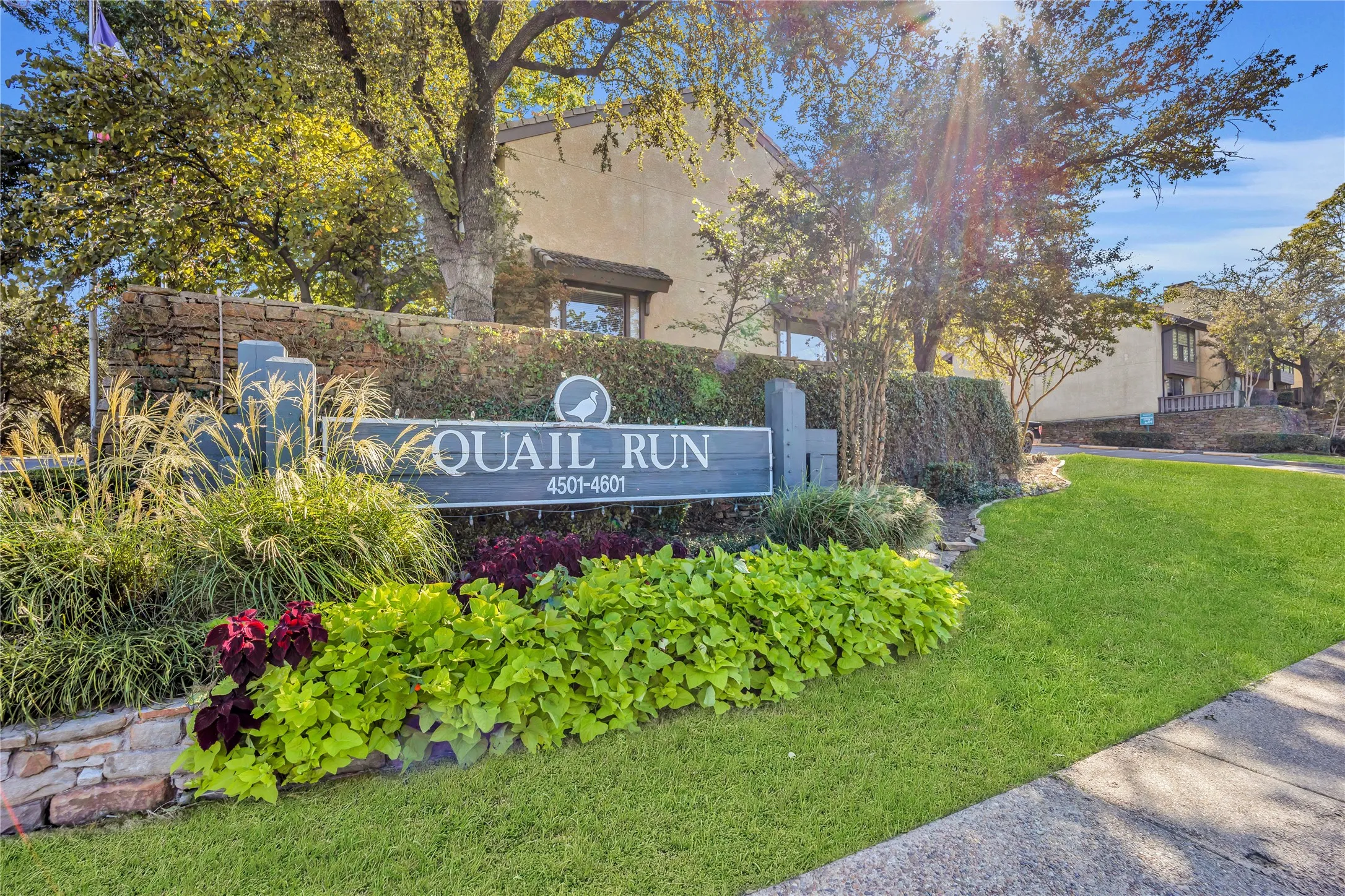 Condominium For Sale in Dallas County , 4551 N O CONNOR Road 1267, Irving, Texas 75062, 3 Bedroom, 3 Bathroom, 2 Garage spaces, 1,402 Sqft, built in 1975, mls#21356519, Real Estate Agent in Irving, Homes For Sale in Dallas county, Homes For Sale in Irving, Realtor in Irving Texas, Real Estate Brokerage Independent Realty Texas, Luminita Cordes Realtor