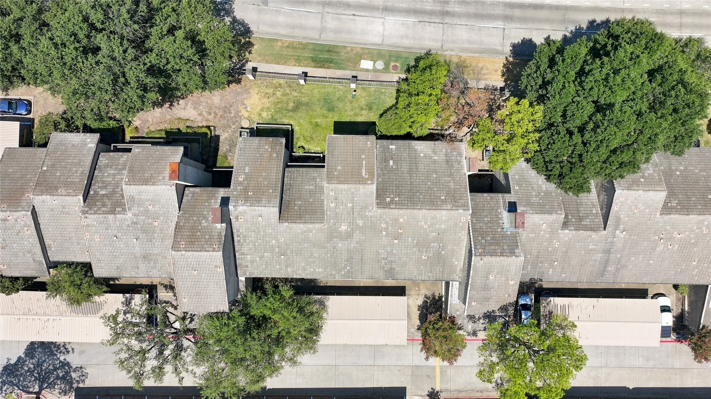 Condominium For Sale in Dallas County , 4551 N O CONNOR Road 1267, Irving, Texas 75062, 3 Bedroom, 3 Bathroom, 2 Garage spaces, 1,402 Sqft, built in 1975, mls#21356519, Real Estate Agent in Irving, Homes For Sale in Dallas county, Homes For Sale in Irving, Realtor in Irving Texas, Real Estate Brokerage Independent Realty Texas, Luminita Cordes Realtor