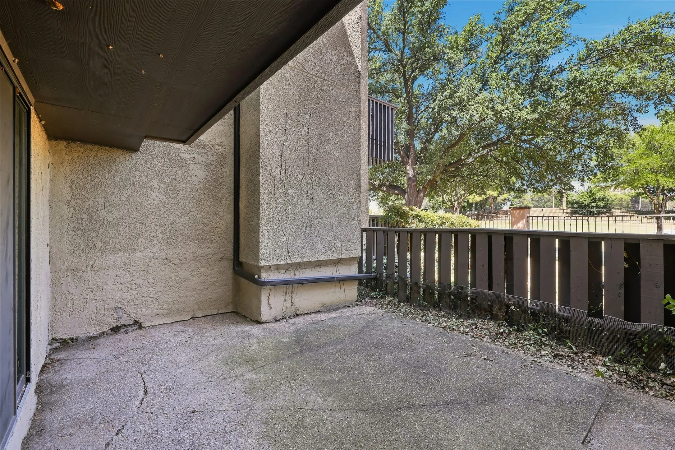 Condominium For Sale in Dallas County , 4551 N O CONNOR Road 1267, Irving, Texas 75062, 3 Bedroom, 3 Bathroom, 2 Garage spaces, 1,402 Sqft, built in 1975, mls#21356519, Real Estate Agent in Irving, Homes For Sale in Dallas county, Homes For Sale in Irving, Realtor in Irving Texas, Real Estate Brokerage Independent Realty Texas, Luminita Cordes Realtor