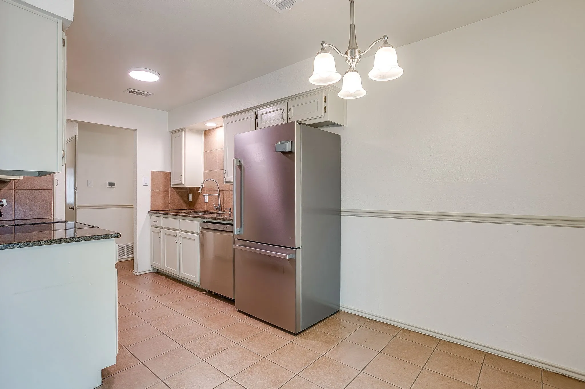 Single Family Residence For Sale in Tarrant County , 2610 N Casa Blanca Court, Arlington, Texas 76015, 3 Bedroom, 2 Bathroom, 2 Garage spaces, 1,318 Sqft, built in 1982, mls#21357317, Real Estate Agent in Arlington, Homes For Sale in Tarrant county, Homes For Sale in Arlington, Realtor in Arlington Texas, Real Estate Brokerage Independent Realty Texas, Luminita Cordes Realtor