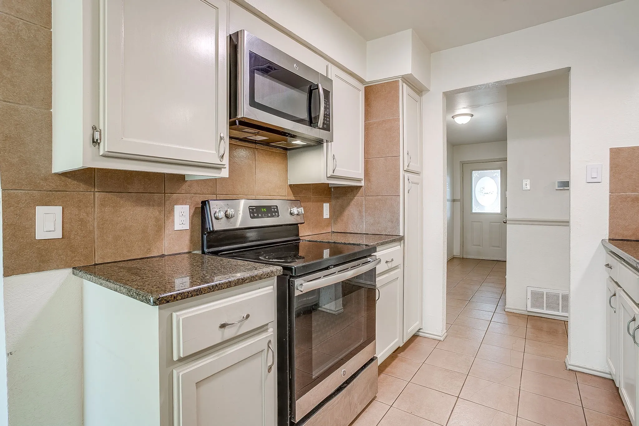 Single Family Residence For Sale in Tarrant County , 2610 N Casa Blanca Court, Arlington, Texas 76015, 3 Bedroom, 2 Bathroom, 2 Garage spaces, 1,318 Sqft, built in 1982, mls#21357317, Real Estate Agent in Arlington, Homes For Sale in Tarrant county, Homes For Sale in Arlington, Realtor in Arlington Texas, Real Estate Brokerage Independent Realty Texas, Luminita Cordes Realtor