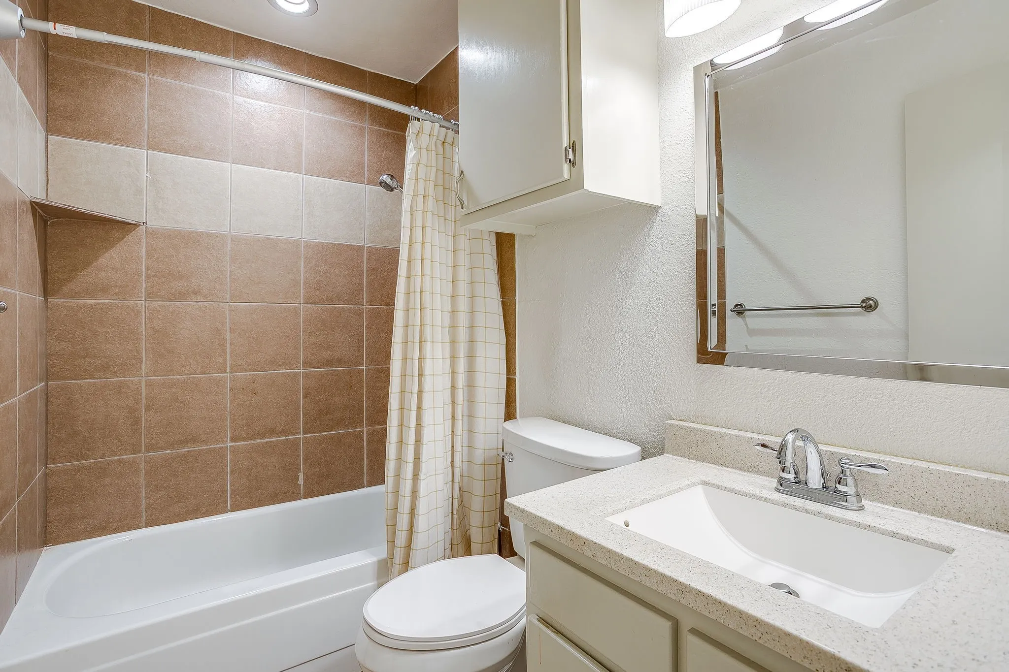 Single Family Residence For Sale in Tarrant County , 2610 N Casa Blanca Court, Arlington, Texas 76015, 3 Bedroom, 2 Bathroom, 2 Garage spaces, 1,318 Sqft, built in 1982, mls#21357317, Real Estate Agent in Arlington, Homes For Sale in Tarrant county, Homes For Sale in Arlington, Realtor in Arlington Texas, Real Estate Brokerage Independent Realty Texas, Luminita Cordes Realtor