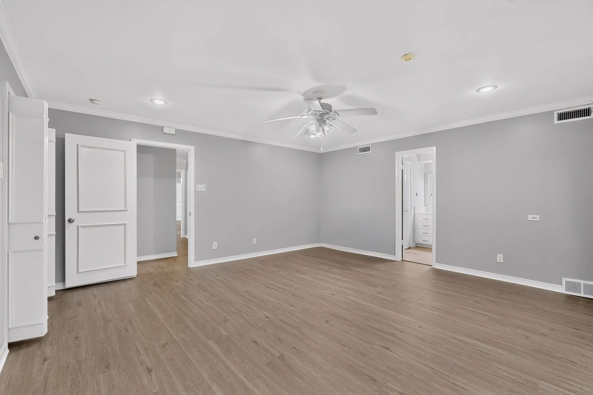 Single Family Residence For Sale in Dallas County , 3517 Northwest Parkway, University Park, Texas 75225, 2 Bedroom, 2 Bathroom, 1 Garage spaces, 1,559 Sqft, built in 1960, mls#21352553, Real Estate Agent in University Park, Homes For Sale in Dallas county, Homes For Sale in University Park, Realtor in University Park Texas, Real Estate Brokerage Independent Realty Texas, Luminita Cordes Realtor