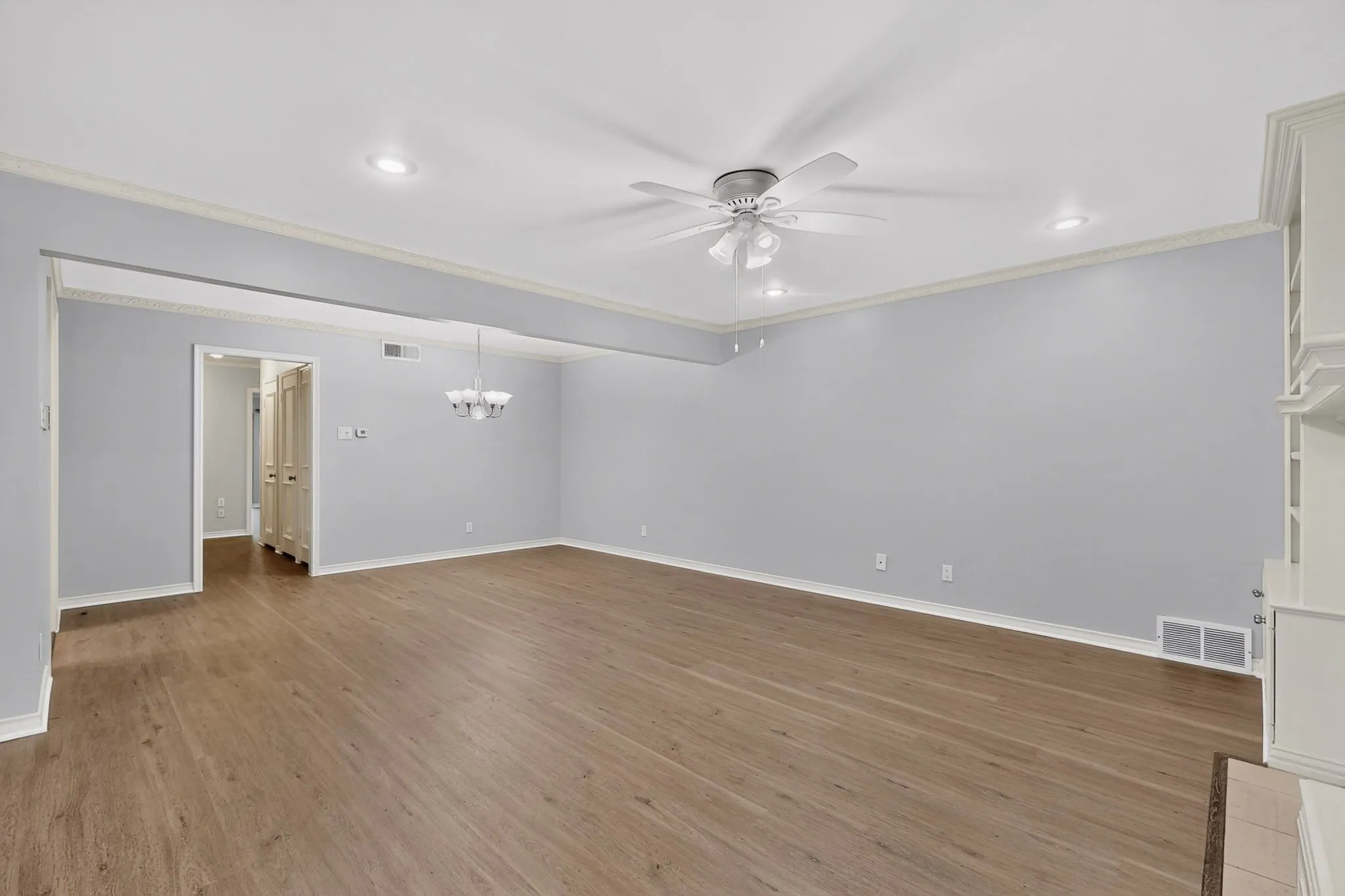 Single Family Residence For Sale in Dallas County , 3517 Northwest Parkway, University Park, Texas 75225, 2 Bedroom, 2 Bathroom, 1 Garage spaces, 1,559 Sqft, built in 1960, mls#21352553, Real Estate Agent in University Park, Homes For Sale in Dallas county, Homes For Sale in University Park, Realtor in University Park Texas, Real Estate Brokerage Independent Realty Texas, Luminita Cordes Realtor