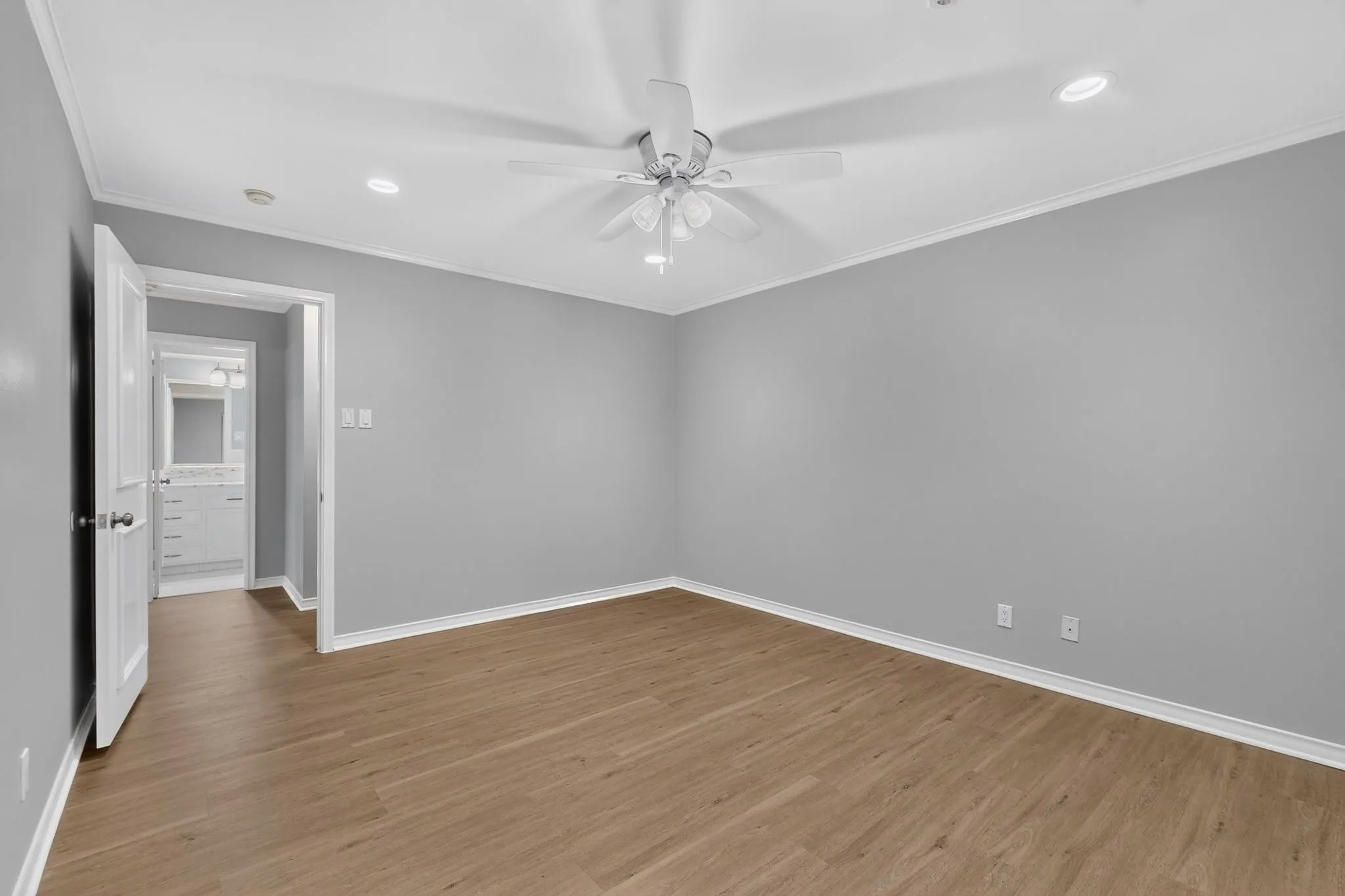 Single Family Residence For Sale in Dallas County , 3517 Northwest Parkway, University Park, Texas 75225, 2 Bedroom, 2 Bathroom, 1 Garage spaces, 1,559 Sqft, built in 1960, mls#21352553, Real Estate Agent in University Park, Homes For Sale in Dallas county, Homes For Sale in University Park, Realtor in University Park Texas, Real Estate Brokerage Independent Realty Texas, Luminita Cordes Realtor