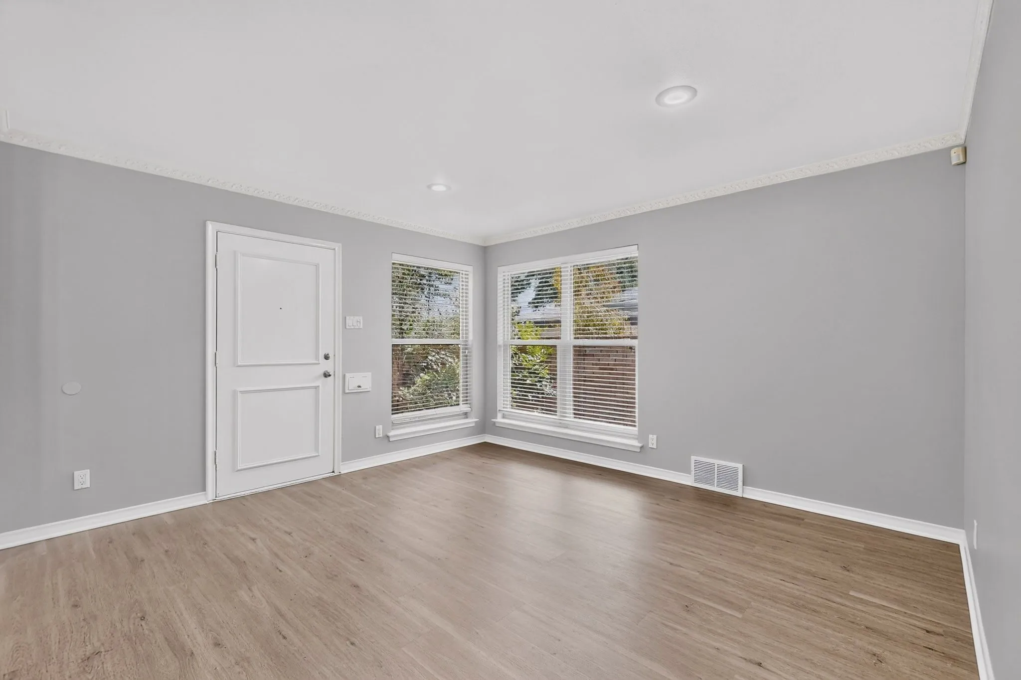 Single Family Residence For Sale in Dallas County , 3517 Northwest Parkway, University Park, Texas 75225, 2 Bedroom, 2 Bathroom, 1 Garage spaces, 1,559 Sqft, built in 1960, mls#21352553, Real Estate Agent in University Park, Homes For Sale in Dallas county, Homes For Sale in University Park, Realtor in University Park Texas, Real Estate Brokerage Independent Realty Texas, Luminita Cordes Realtor