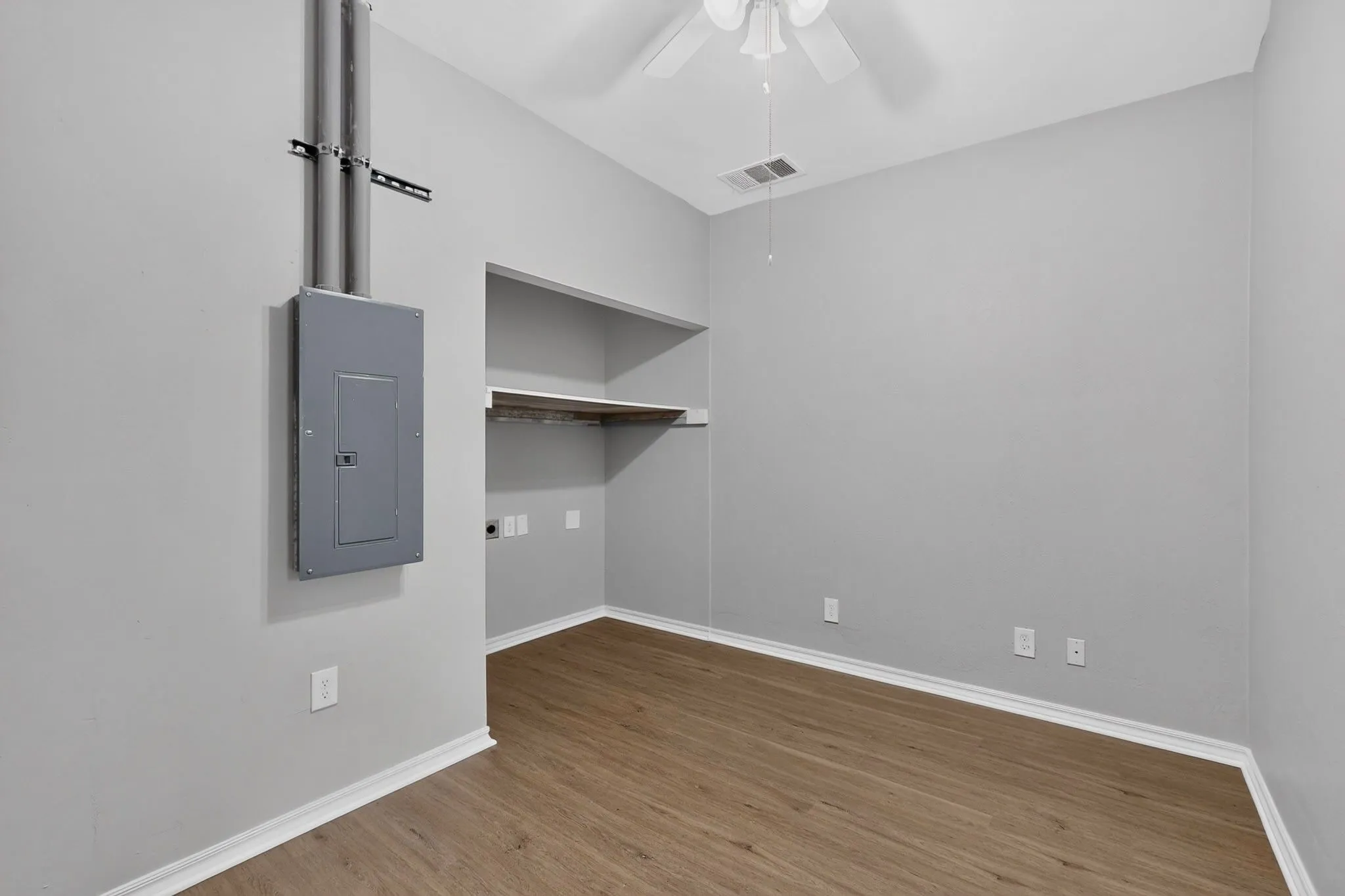 Single Family Residence For Sale in Dallas County , 3517 Northwest Parkway, University Park, Texas 75225, 2 Bedroom, 2 Bathroom, 1 Garage spaces, 1,559 Sqft, built in 1960, mls#21352553, Real Estate Agent in University Park, Homes For Sale in Dallas county, Homes For Sale in University Park, Realtor in University Park Texas, Real Estate Brokerage Independent Realty Texas, Luminita Cordes Realtor