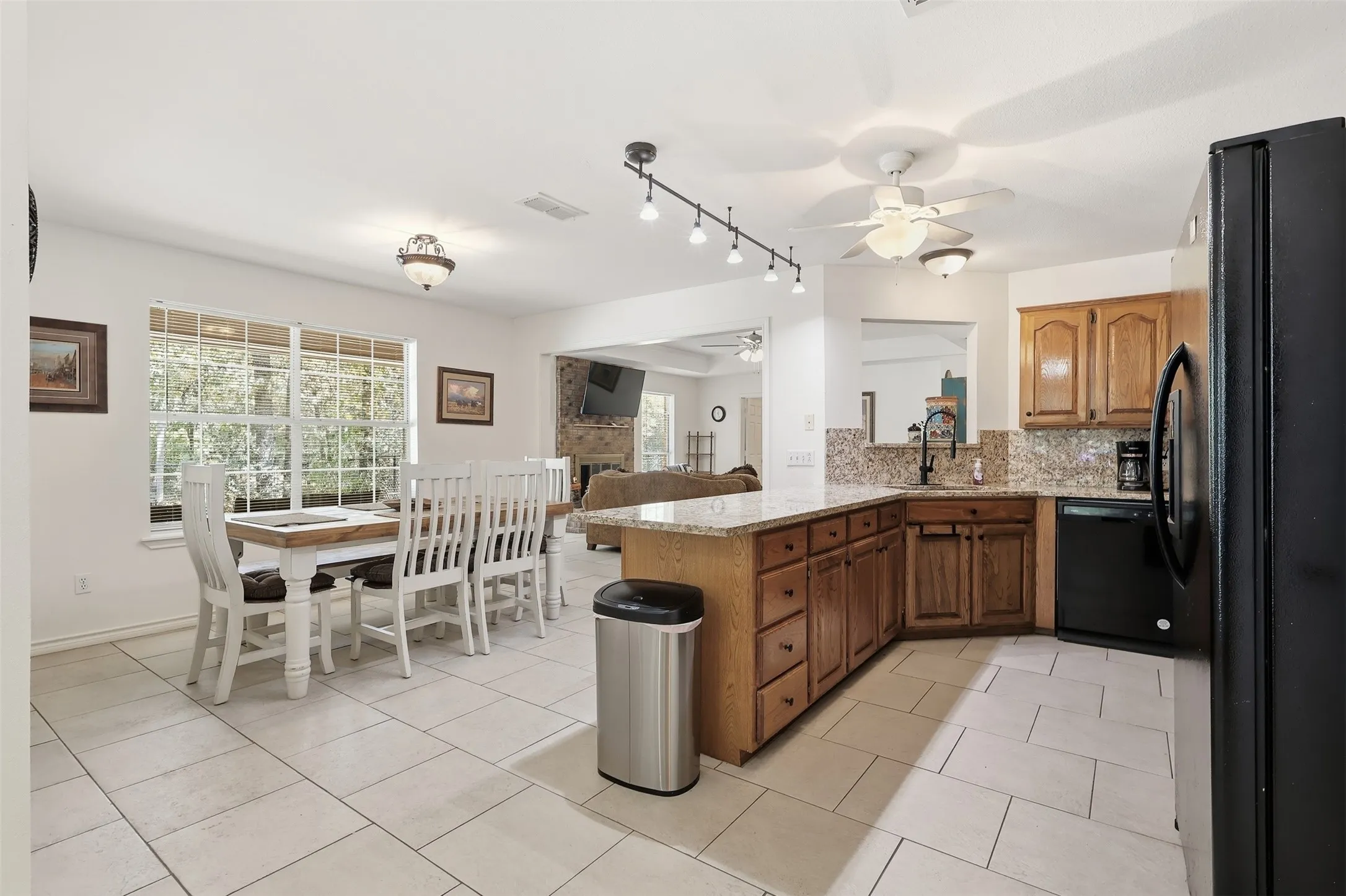 Single Family Residence For Sale in Wood County , 1343 Valleywood Trail, Holly Lake Ranch, Texas 75765, 3 Bedroom, 2 Bathroom, 2 Garage spaces, 1,694 Sqft, built in 1996, mls#21358226, Real Estate Agent in Holly Lake Ranch, Homes For Sale in Wood county, Homes For Sale in Holly Lake Ranch, Realtor in Holly Lake Ranch Texas, Real Estate Brokerage Independent Realty Texas, Luminita Cordes Realtor