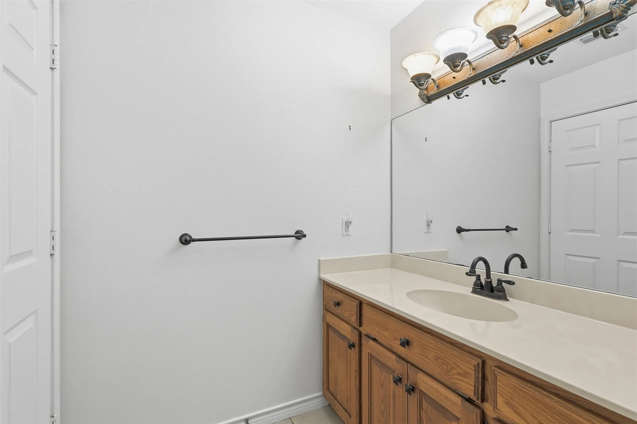 Single Family Residence For Sale in Wood County , 1343 Valleywood Trail, Holly Lake Ranch, Texas 75765, 3 Bedroom, 2 Bathroom, 2 Garage spaces, 1,694 Sqft, built in 1996, mls#21358226, Real Estate Agent in Holly Lake Ranch, Homes For Sale in Wood county, Homes For Sale in Holly Lake Ranch, Realtor in Holly Lake Ranch Texas, Real Estate Brokerage Independent Realty Texas, Luminita Cordes Realtor