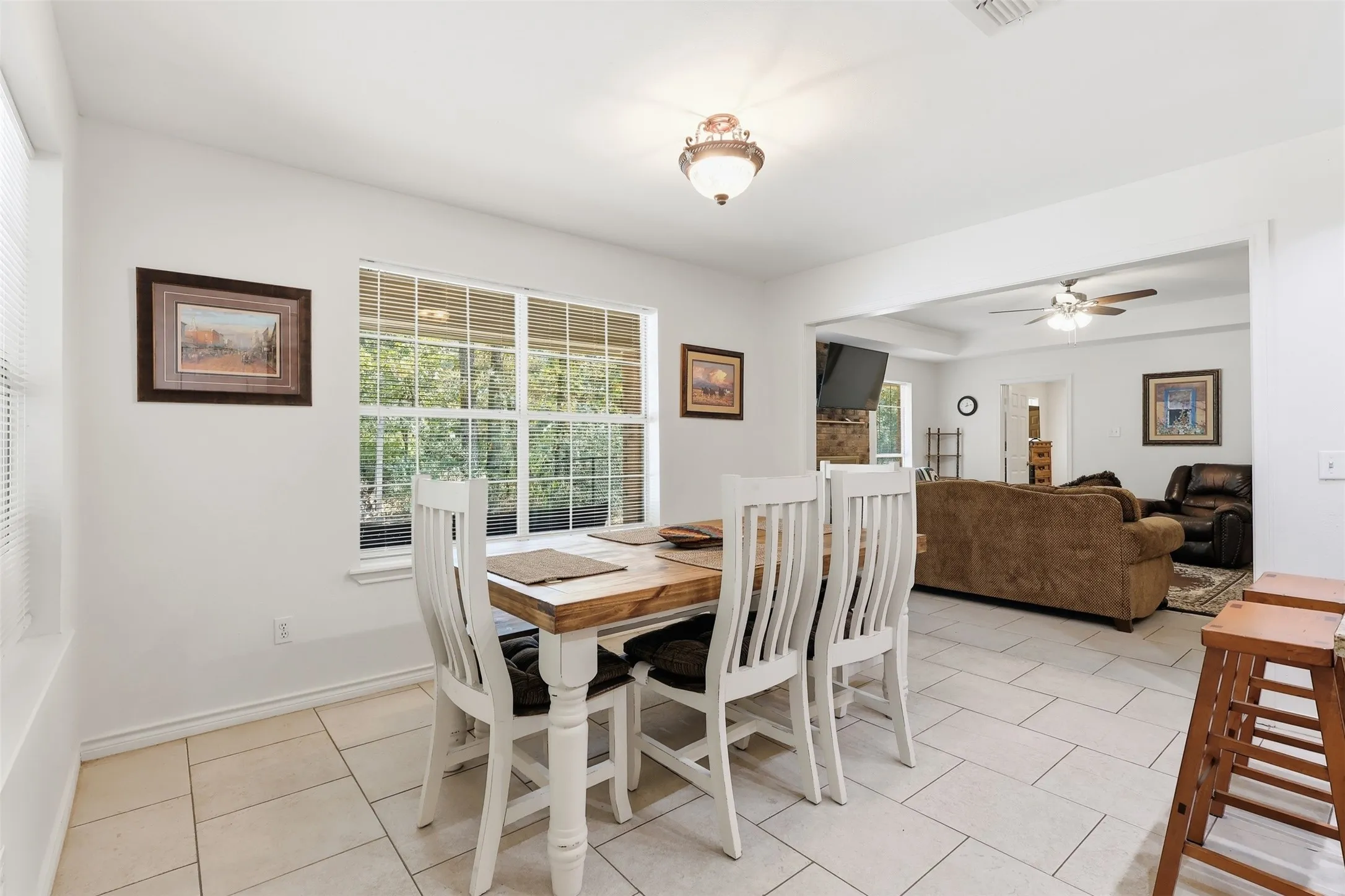 Single Family Residence For Sale in Wood County , 1343 Valleywood Trail, Holly Lake Ranch, Texas 75765, 3 Bedroom, 2 Bathroom, 2 Garage spaces, 1,694 Sqft, built in 1996, mls#21358226, Real Estate Agent in Holly Lake Ranch, Homes For Sale in Wood county, Homes For Sale in Holly Lake Ranch, Realtor in Holly Lake Ranch Texas, Real Estate Brokerage Independent Realty Texas, Luminita Cordes Realtor