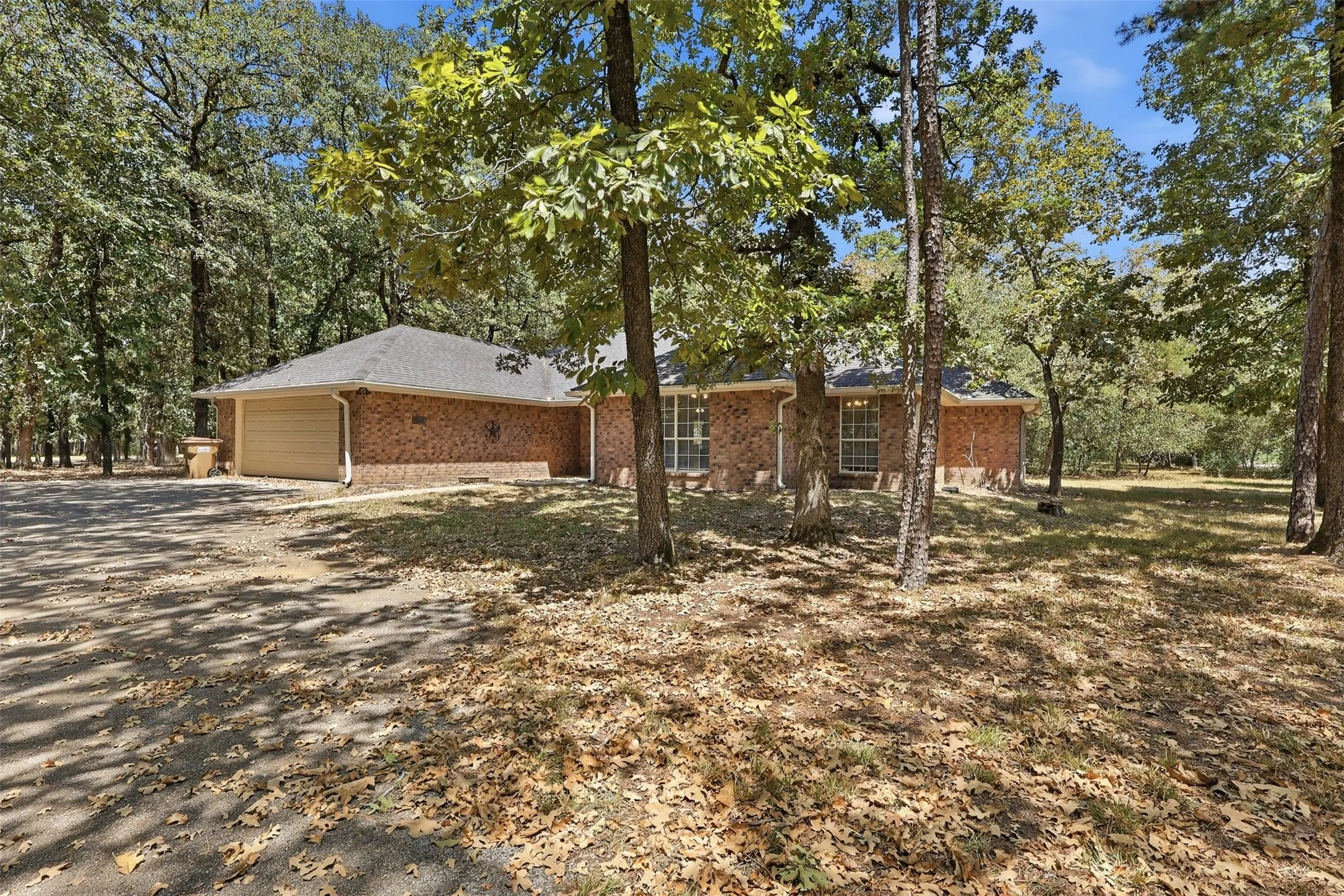 Single Family Residence For Sale in Wood County , 1343 Valleywood Trail, Holly Lake Ranch, Texas 75765, 3 Bedroom, 2 Bathroom, 2 Garage spaces, 1,694 Sqft, built in 1996, mls#21358226, Real Estate Agent in Holly Lake Ranch, Homes For Sale in Wood county, Homes For Sale in Holly Lake Ranch, Realtor in Holly Lake Ranch Texas, Real Estate Brokerage Independent Realty Texas, Luminita Cordes Realtor