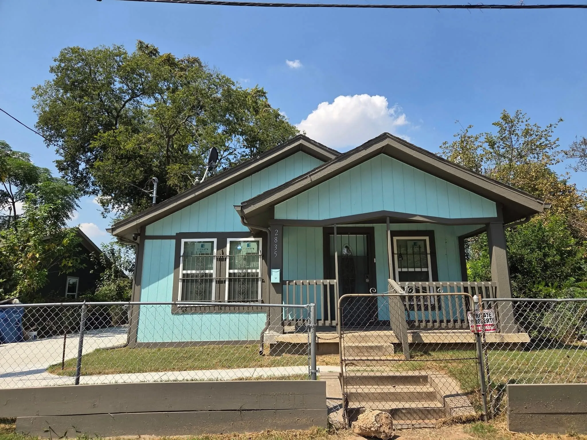 Single Family Residence For Rent in Dallas County , 2835 Oakdale Street, Dallas, Texas 75215, 3 Bedroom, 1 Bathroom, Garage spaces, 1,080 Sqft, built in 1924, mls#21358478, Real Estate Agent in Dallas, Homes For Rent in Dallas county, Homes For Rent in Dallas, Realtor in Dallas Texas, Real Estate Brokerage Independent Realty Texas, Luminita Cordes Realtor