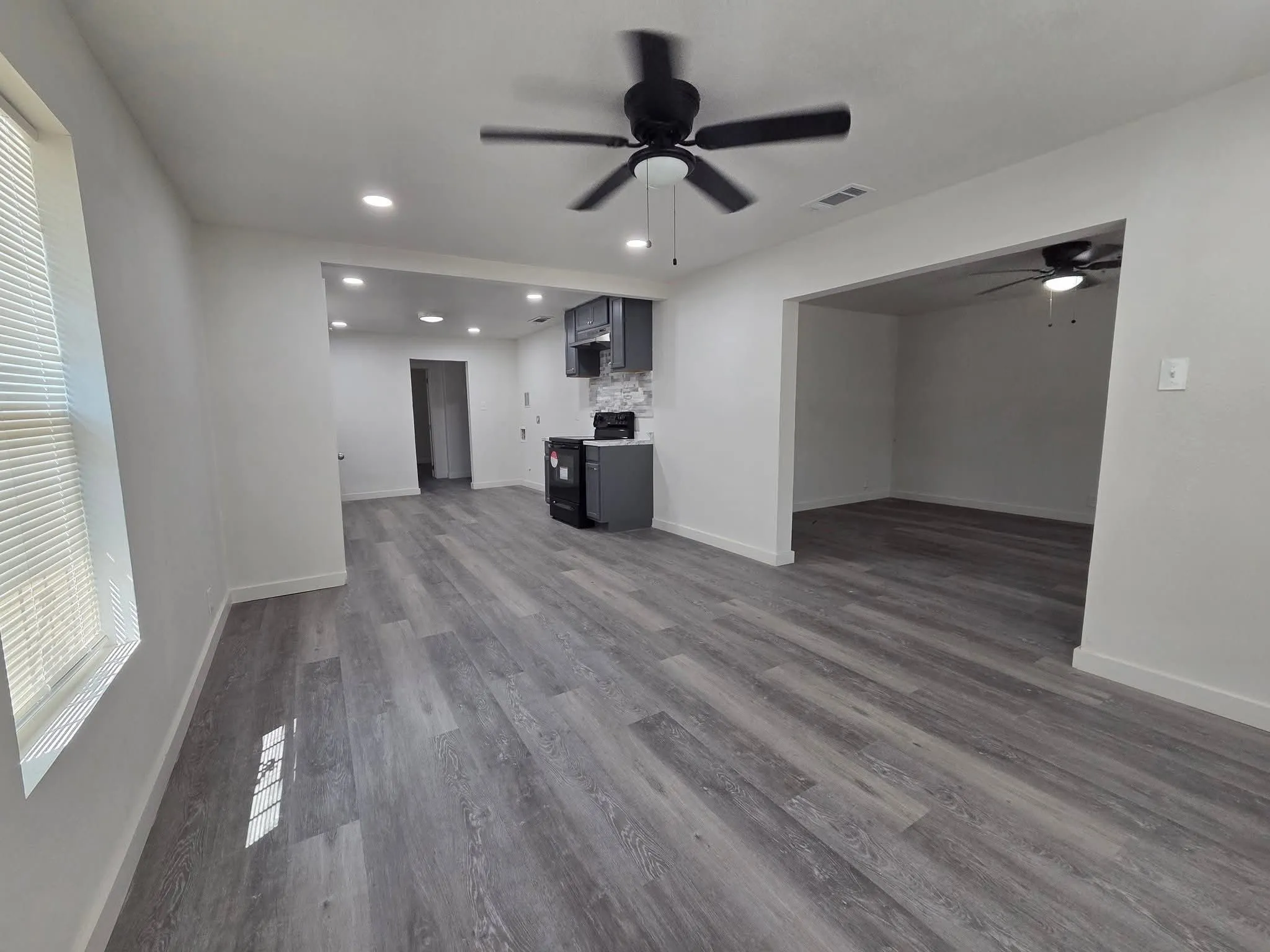 Single Family Residence For Rent in Dallas County , 2835 Oakdale Street, Dallas, Texas 75215, 3 Bedroom, 1 Bathroom, Garage spaces, 1,080 Sqft, built in 1924, mls#21358478, Real Estate Agent in Dallas, Homes For Rent in Dallas county, Homes For Rent in Dallas, Realtor in Dallas Texas, Real Estate Brokerage Independent Realty Texas, Luminita Cordes Realtor