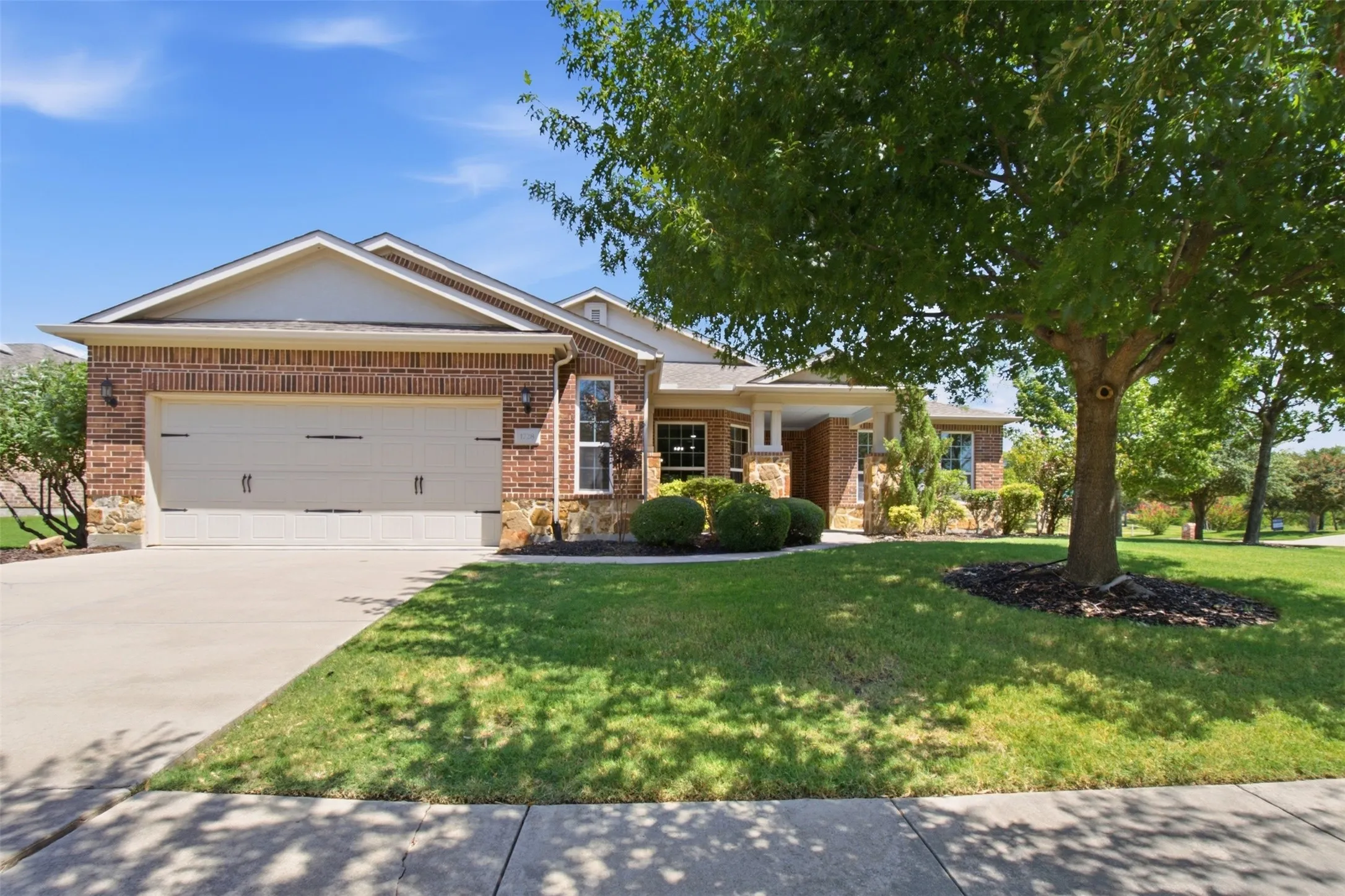 Single Family Residence For Sale in Denton County , 1728 Hacienda Heights Lane, Frisco, Texas 75036, 3 Bedroom, 3 Bathroom, 2 Garage spaces, 2,528 Sqft, built in 2013, mls#21358201, Real Estate Agent in Frisco, Homes For Sale in Denton county, Homes For Sale in Frisco, Realtor in Frisco Texas, Real Estate Brokerage Independent Realty Texas, Luminita Cordes Realtor