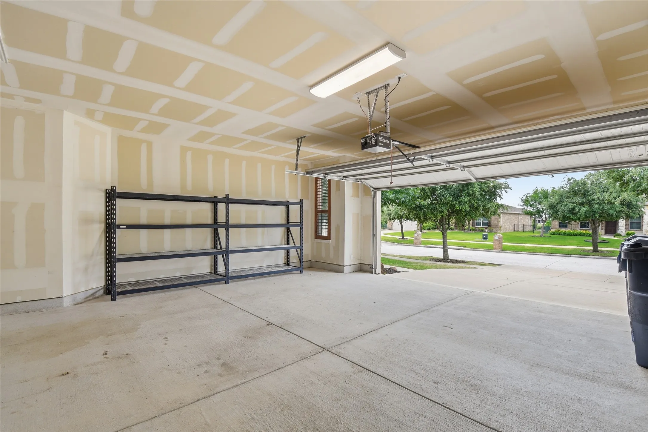 Single Family Residence For Sale in Denton County , 1728 Hacienda Heights Lane, Frisco, Texas 75036, 3 Bedroom, 3 Bathroom, 2 Garage spaces, 2,528 Sqft, built in 2013, mls#21358201, Real Estate Agent in Frisco, Homes For Sale in Denton county, Homes For Sale in Frisco, Realtor in Frisco Texas, Real Estate Brokerage Independent Realty Texas, Luminita Cordes Realtor