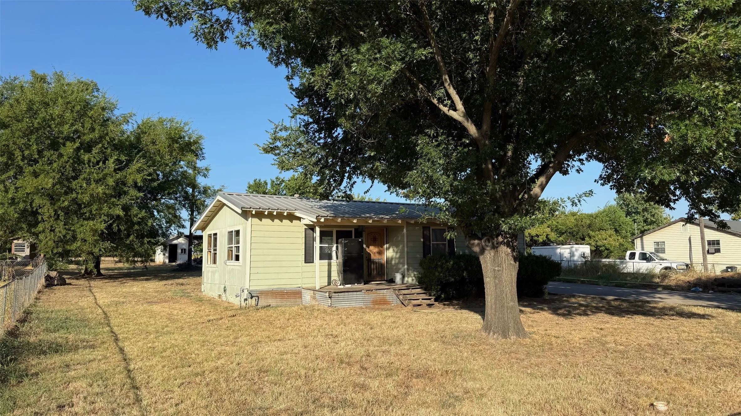 Single Family Residence For Sale in Wise County , 3010 W Highway 114, Paradise, Texas 76073, 2 Bedroom, 1 Bathroom, Garage spaces, 768 Sqft, built in 1980, mls#21358487, Real Estate Agent in Paradise, Homes For Sale in Wise county, Homes For Sale in Paradise, Realtor in Paradise Texas, Real Estate Brokerage Independent Realty Texas, Luminita Cordes Realtor