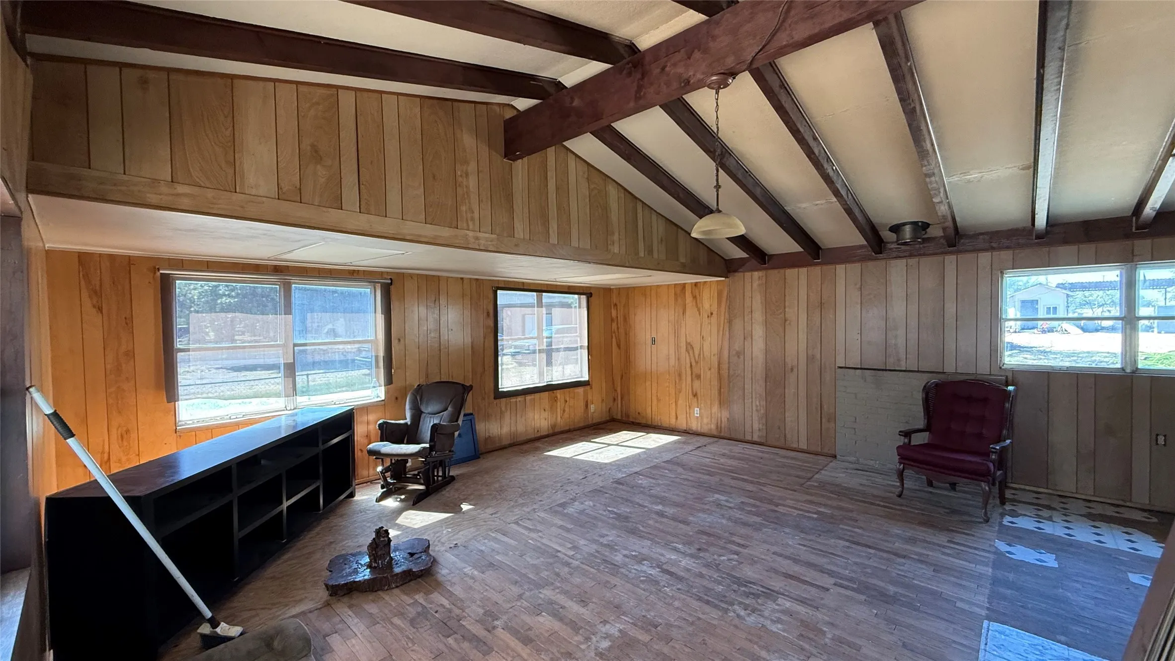Single Family Residence For Sale in Wise County , 3010 W Highway 114, Paradise, Texas 76073, 2 Bedroom, 1 Bathroom, Garage spaces, 768 Sqft, built in 1980, mls#21358487, Real Estate Agent in Paradise, Homes For Sale in Wise county, Homes For Sale in Paradise, Realtor in Paradise Texas, Real Estate Brokerage Independent Realty Texas, Luminita Cordes Realtor