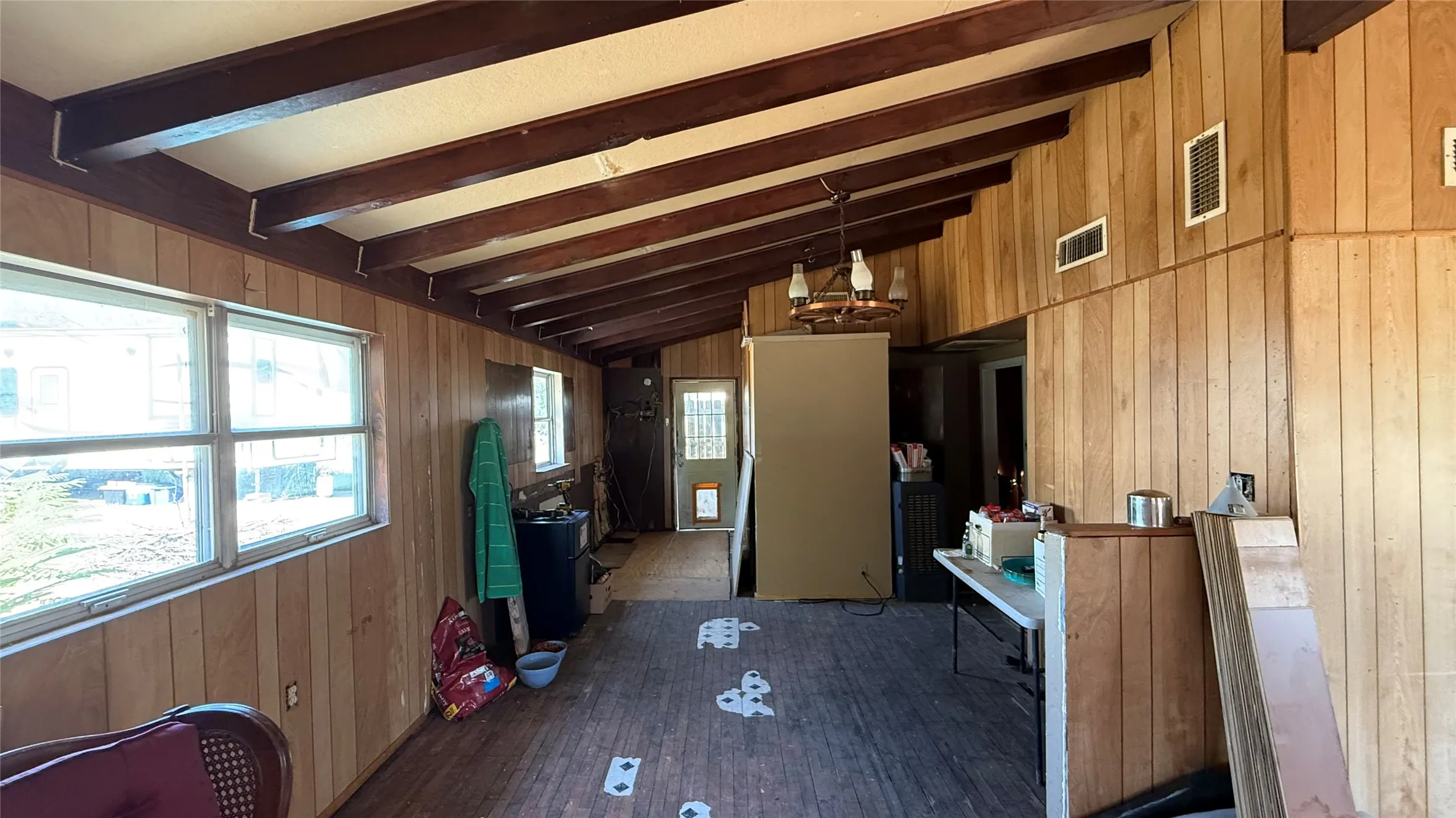 Single Family Residence For Sale in Wise County , 3010 W Highway 114, Paradise, Texas 76073, 2 Bedroom, 1 Bathroom, Garage spaces, 768 Sqft, built in 1980, mls#21358487, Real Estate Agent in Paradise, Homes For Sale in Wise county, Homes For Sale in Paradise, Realtor in Paradise Texas, Real Estate Brokerage Independent Realty Texas, Luminita Cordes Realtor