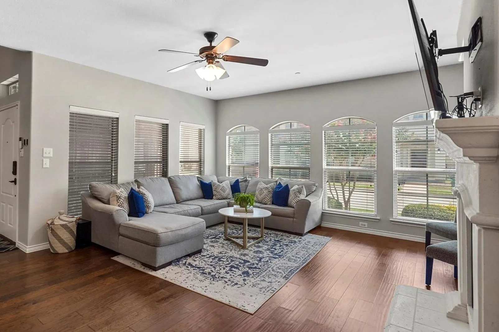 Townhouse For Rent in Denton County , 4129 Comanche Drive, Carrollton, Texas 75010, 3 Bedroom, 3 Bathroom, 2 Garage spaces, 2,182 Sqft, built in 2012, mls#21355047, Real Estate Agent in Carrollton, Homes For Rent in Denton county, Homes For Rent in Carrollton, Realtor in Carrollton Texas, Real Estate Brokerage Independent Realty Texas, Luminita Cordes Realtor