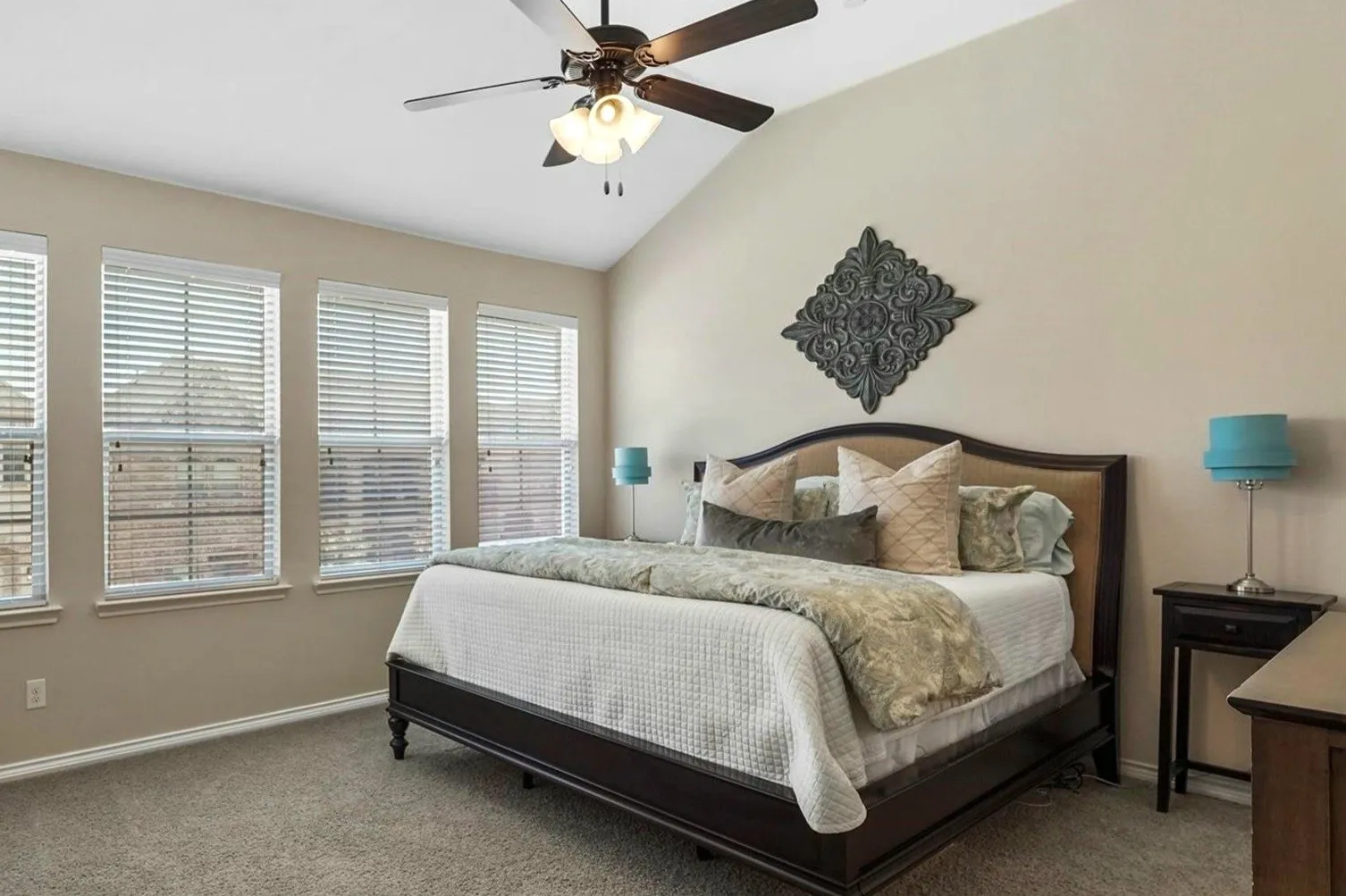 Townhouse For Rent in Denton County , 4129 Comanche Drive, Carrollton, Texas 75010, 3 Bedroom, 3 Bathroom, 2 Garage spaces, 2,182 Sqft, built in 2012, mls#21355047, Real Estate Agent in Carrollton, Homes For Rent in Denton county, Homes For Rent in Carrollton, Realtor in Carrollton Texas, Real Estate Brokerage Independent Realty Texas, Luminita Cordes Realtor
