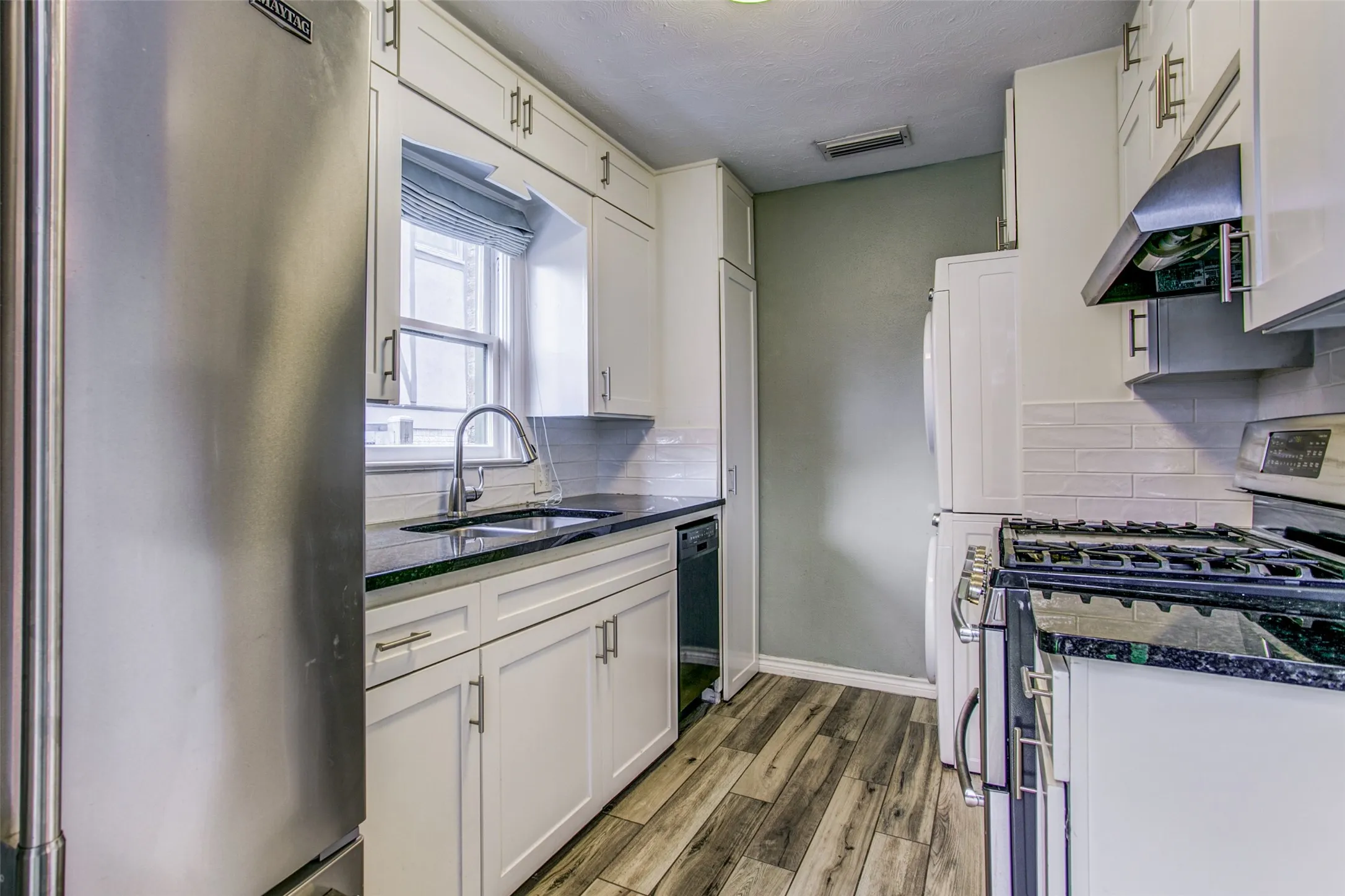 Single Family Residence For Rent in Dallas County , 715 Newell Avenue, Dallas, Texas 75223, 2 Bedroom, 1 Bathroom, 1 Garage spaces, 1,052 Sqft, built in 1938, mls#21348446, Real Estate Agent in Dallas, Homes For Rent in Dallas county, Homes For Rent in Dallas, Realtor in Dallas Texas, Real Estate Brokerage Independent Realty Texas, Luminita Cordes Realtor