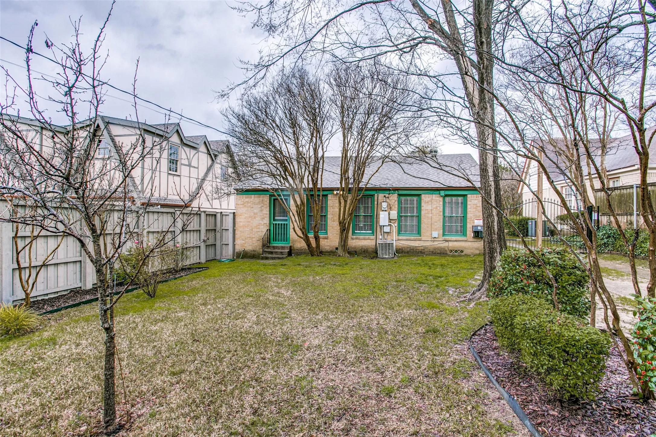 Single Family Residence For Rent in Dallas County , 715 Newell Avenue, Dallas, Texas 75223, 2 Bedroom, 1 Bathroom, 1 Garage spaces, 1,052 Sqft, built in 1938, mls#21348446, Real Estate Agent in Dallas, Homes For Rent in Dallas county, Homes For Rent in Dallas, Realtor in Dallas Texas, Real Estate Brokerage Independent Realty Texas, Luminita Cordes Realtor