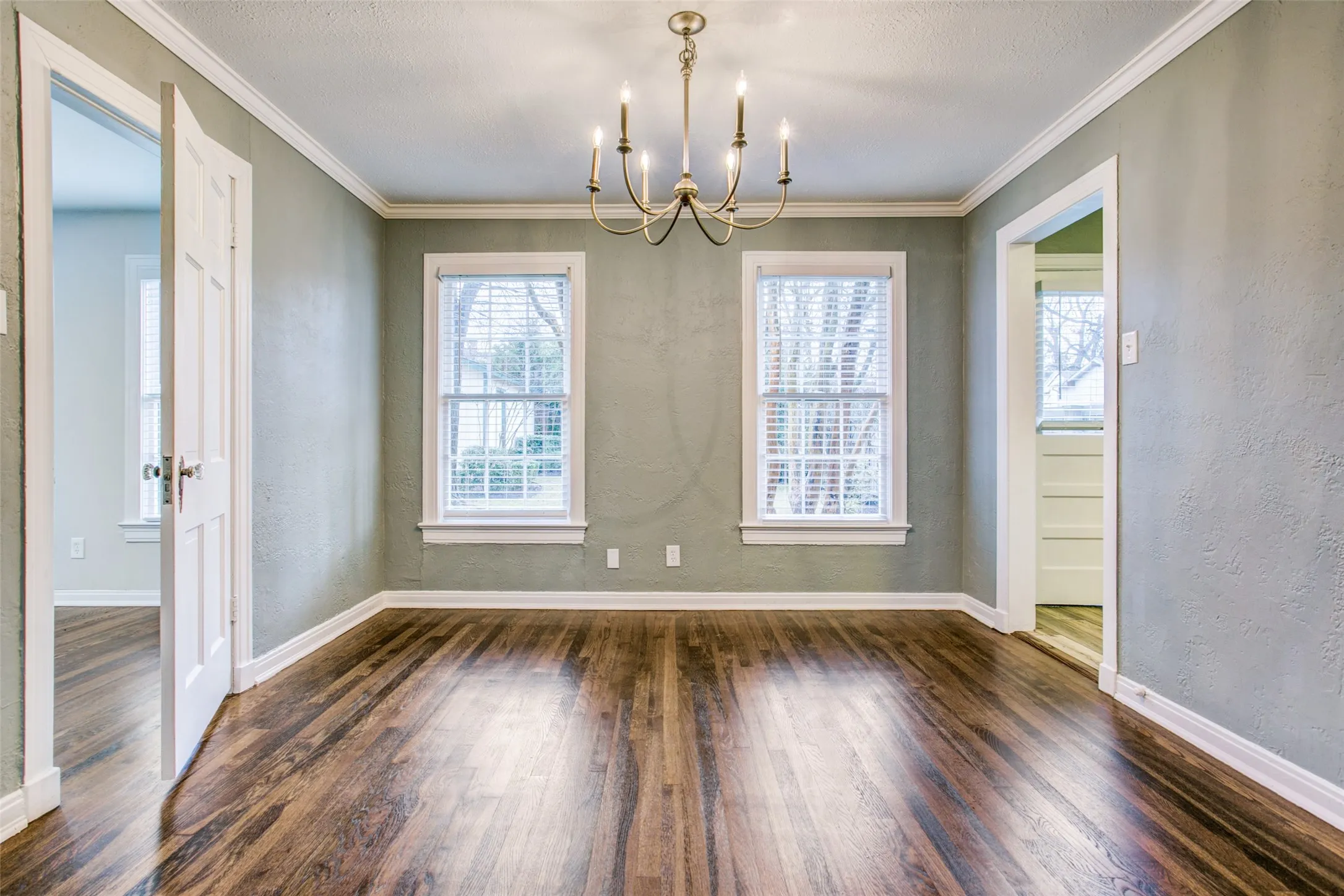 Single Family Residence For Rent in Dallas County , 715 Newell Avenue, Dallas, Texas 75223, 2 Bedroom, 1 Bathroom, 1 Garage spaces, 1,052 Sqft, built in 1938, mls#21348446, Real Estate Agent in Dallas, Homes For Rent in Dallas county, Homes For Rent in Dallas, Realtor in Dallas Texas, Real Estate Brokerage Independent Realty Texas, Luminita Cordes Realtor